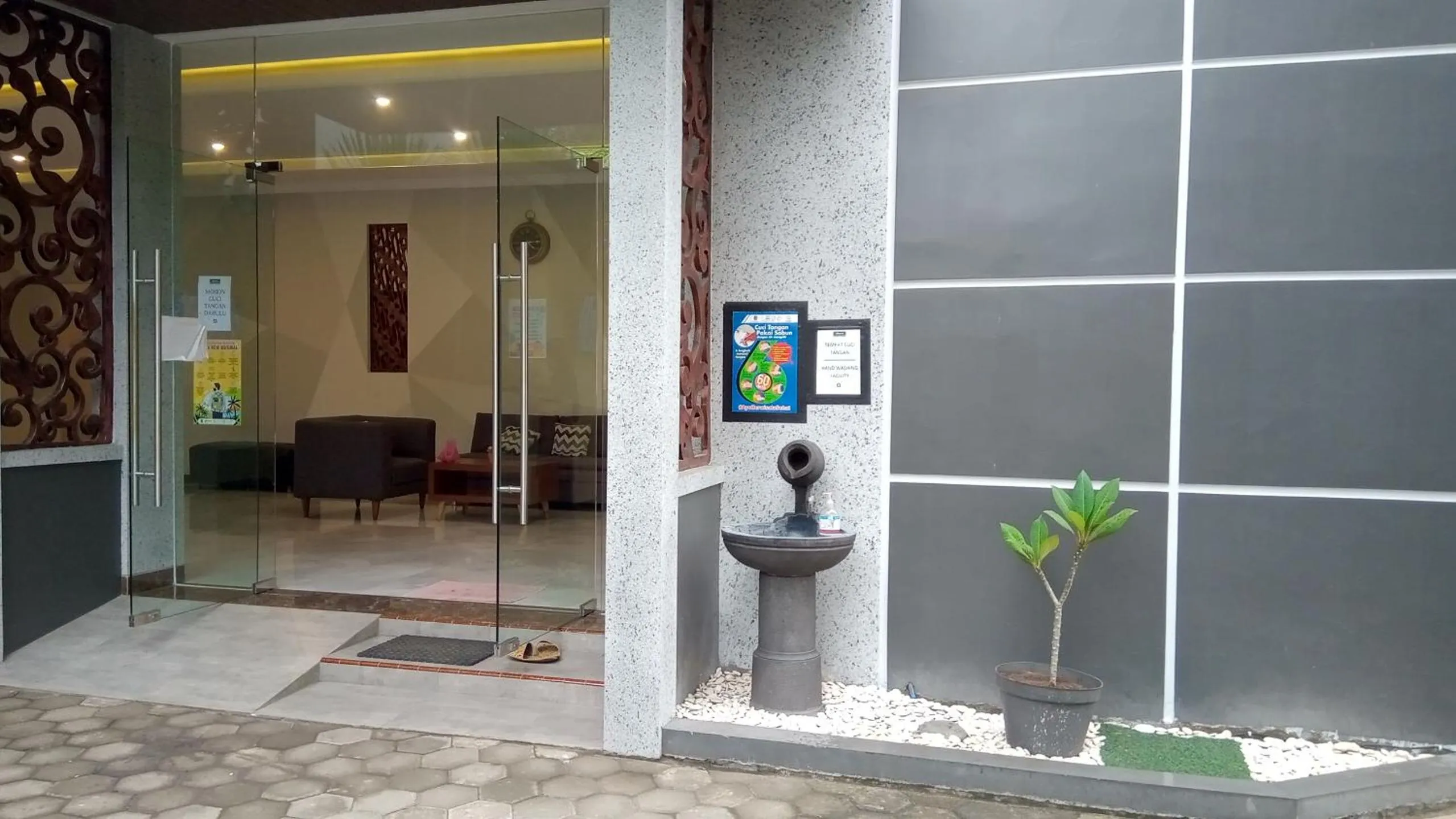 Facade/entrance in Alzara Hotel Syariah