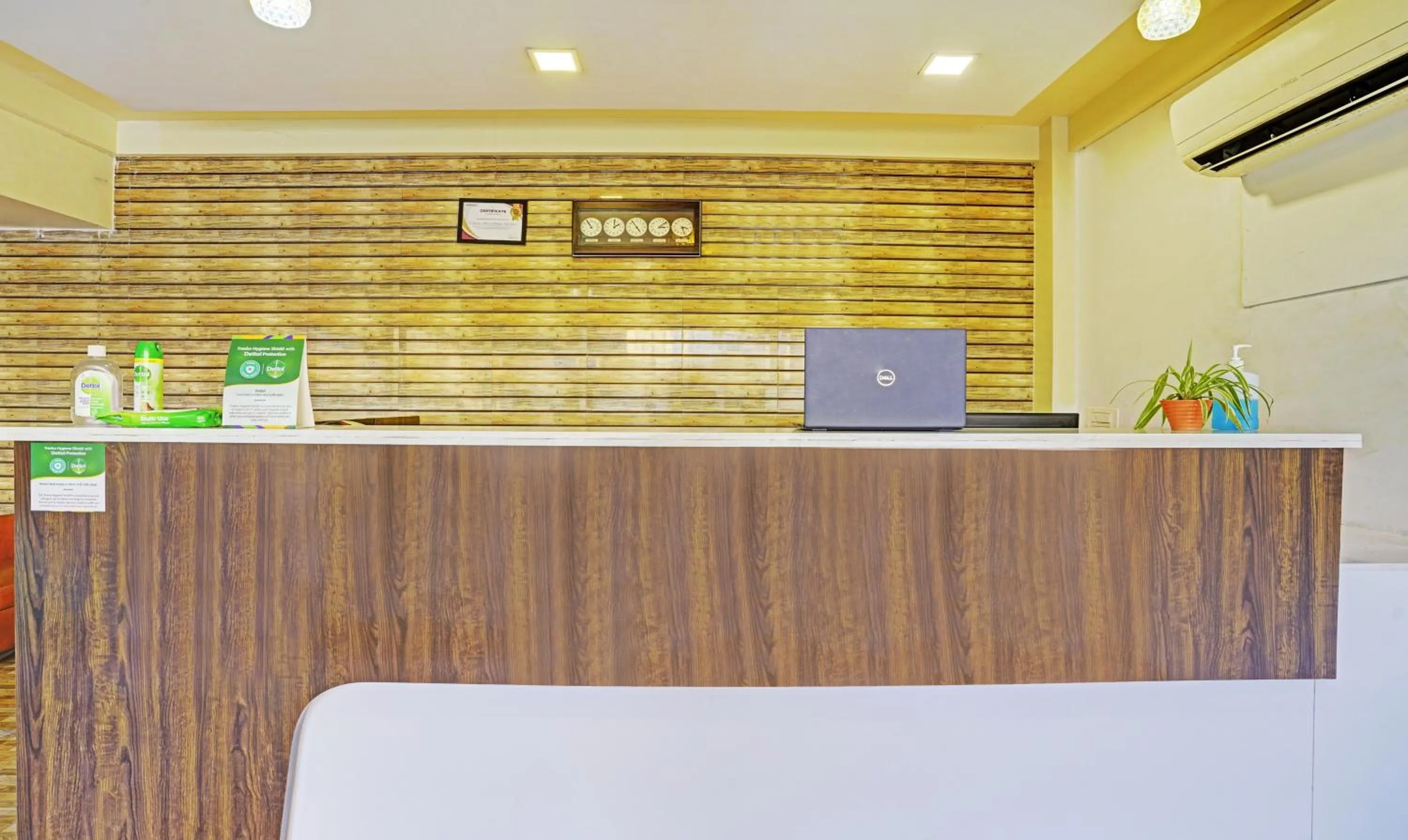 Lobby or reception in Treebo De Grandeur Anand Nagar