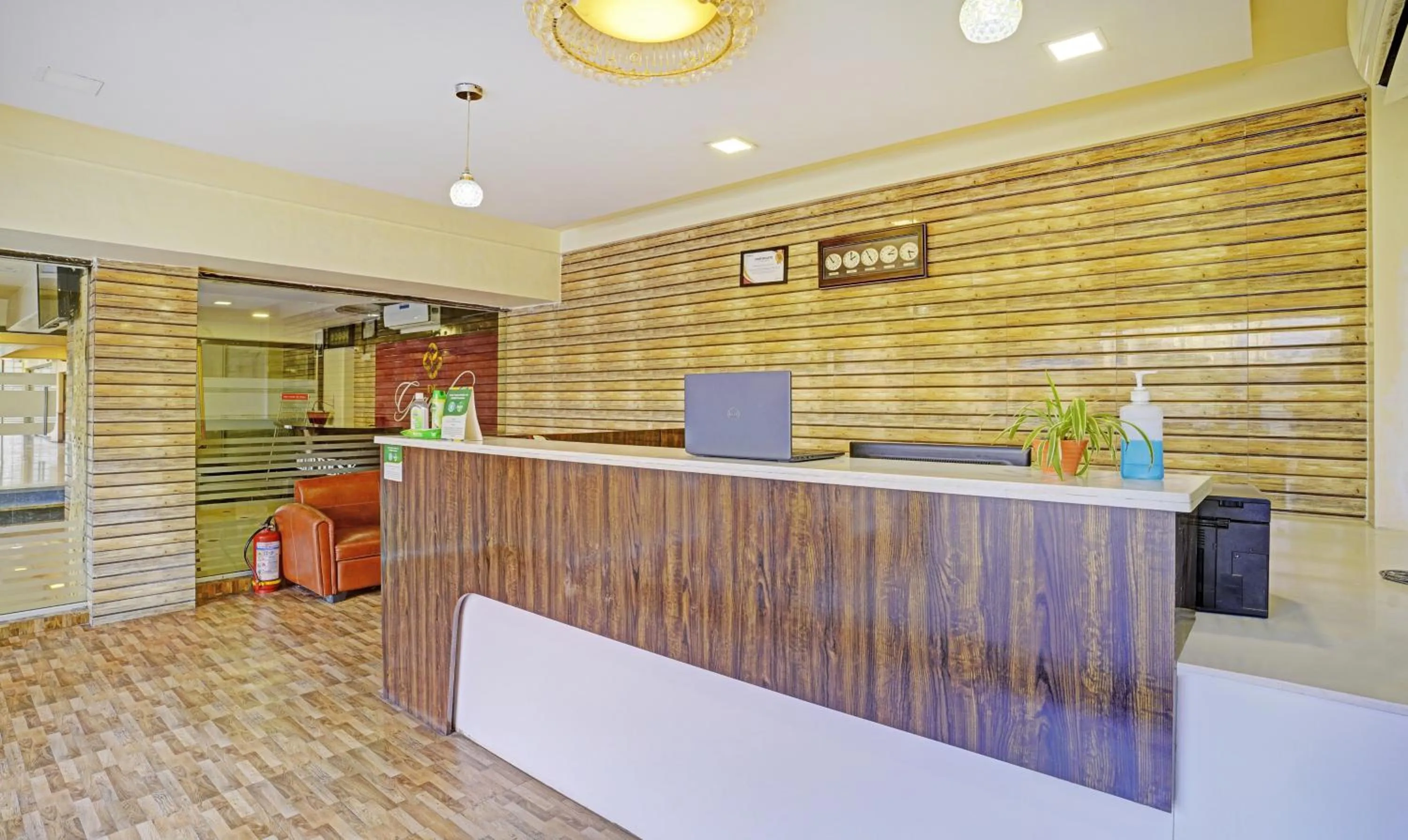 Lobby or reception in Treebo De Grandeur Anand Nagar