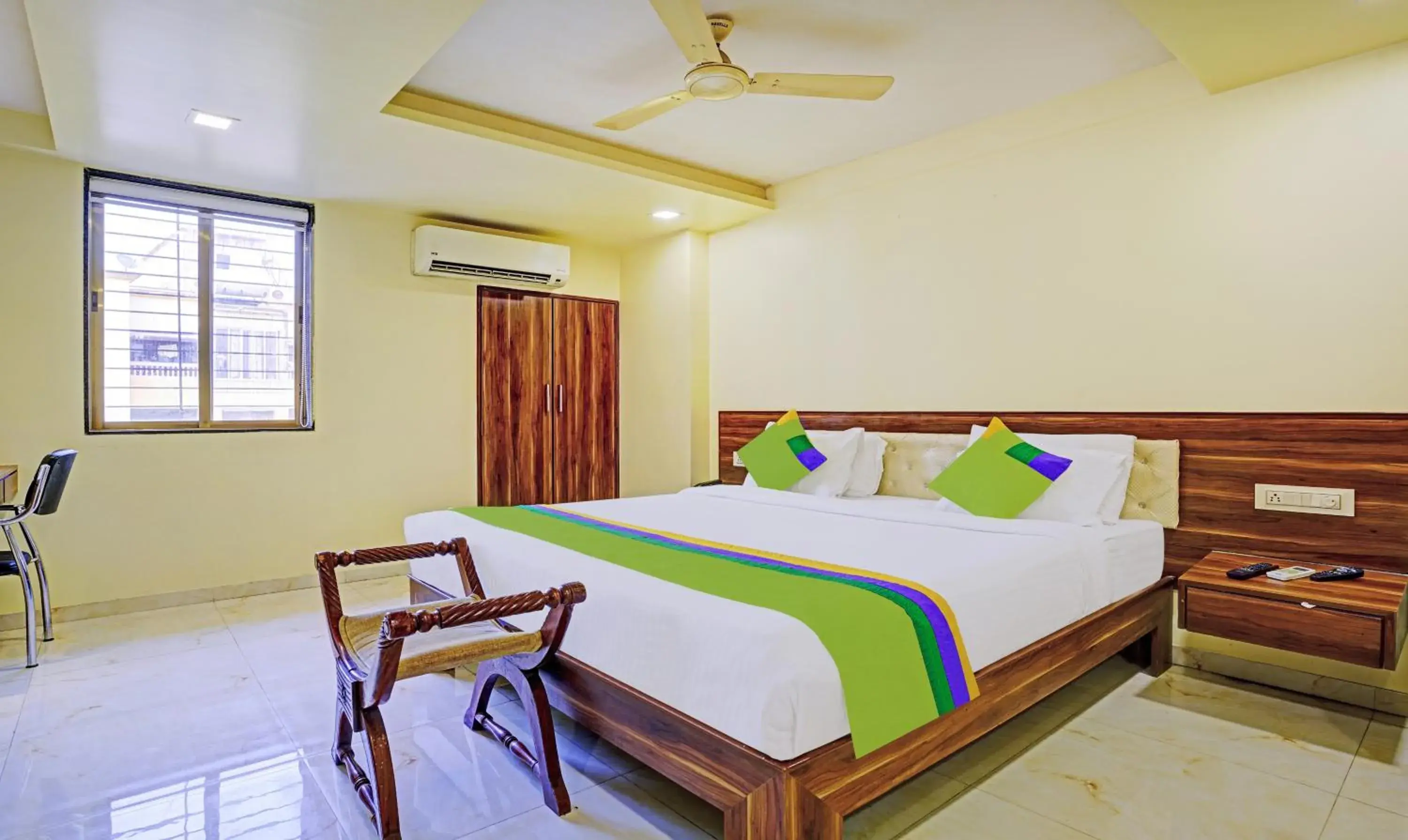 Superior Double Room - single occupancy in Treebo De Grandeur Anand Nagar Superior Double Room - single occupancy in Treebo De Grandeur Anand Nagar