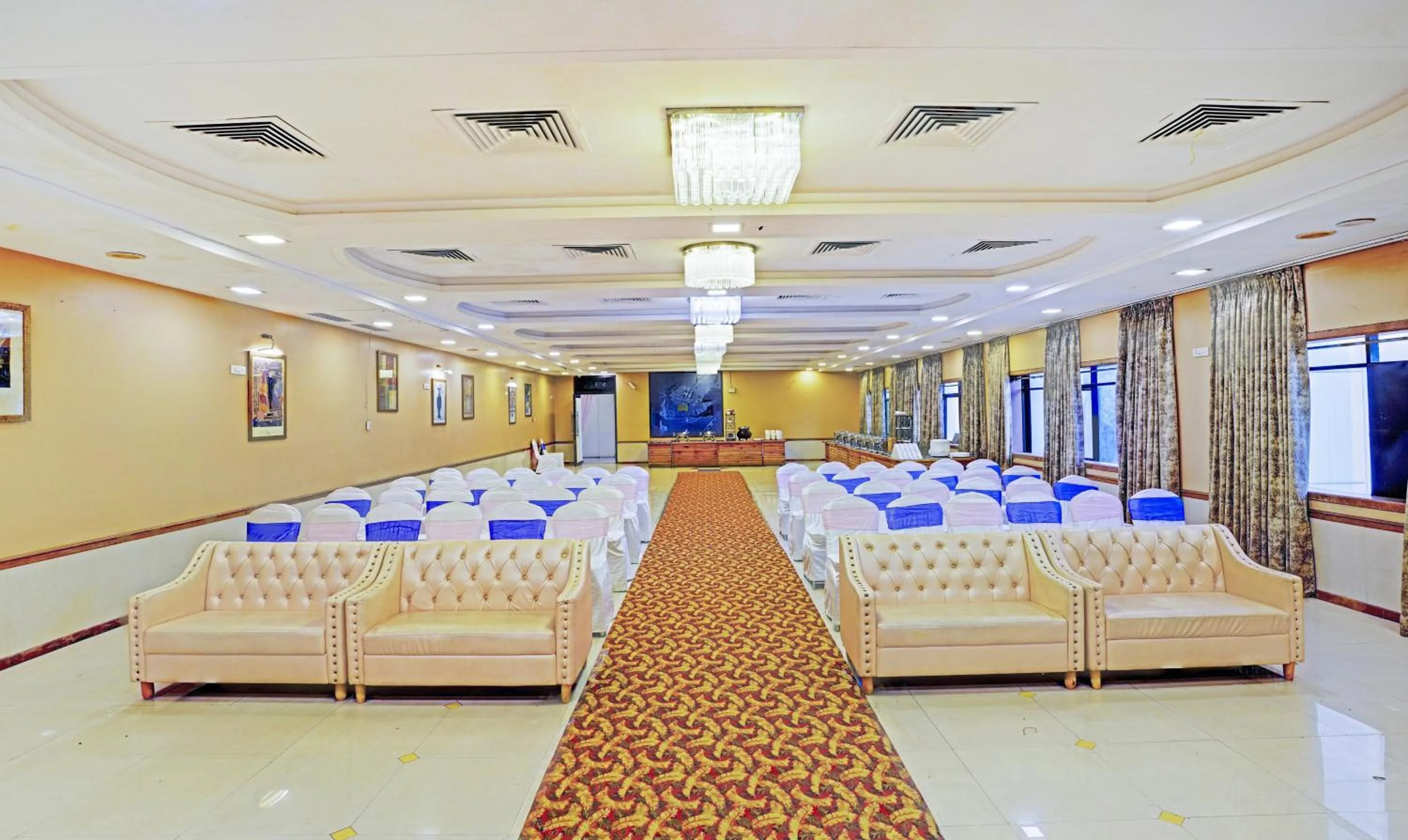 Banquet/Function facilities, Bed in Treebo De Grandeur Anand Nagar