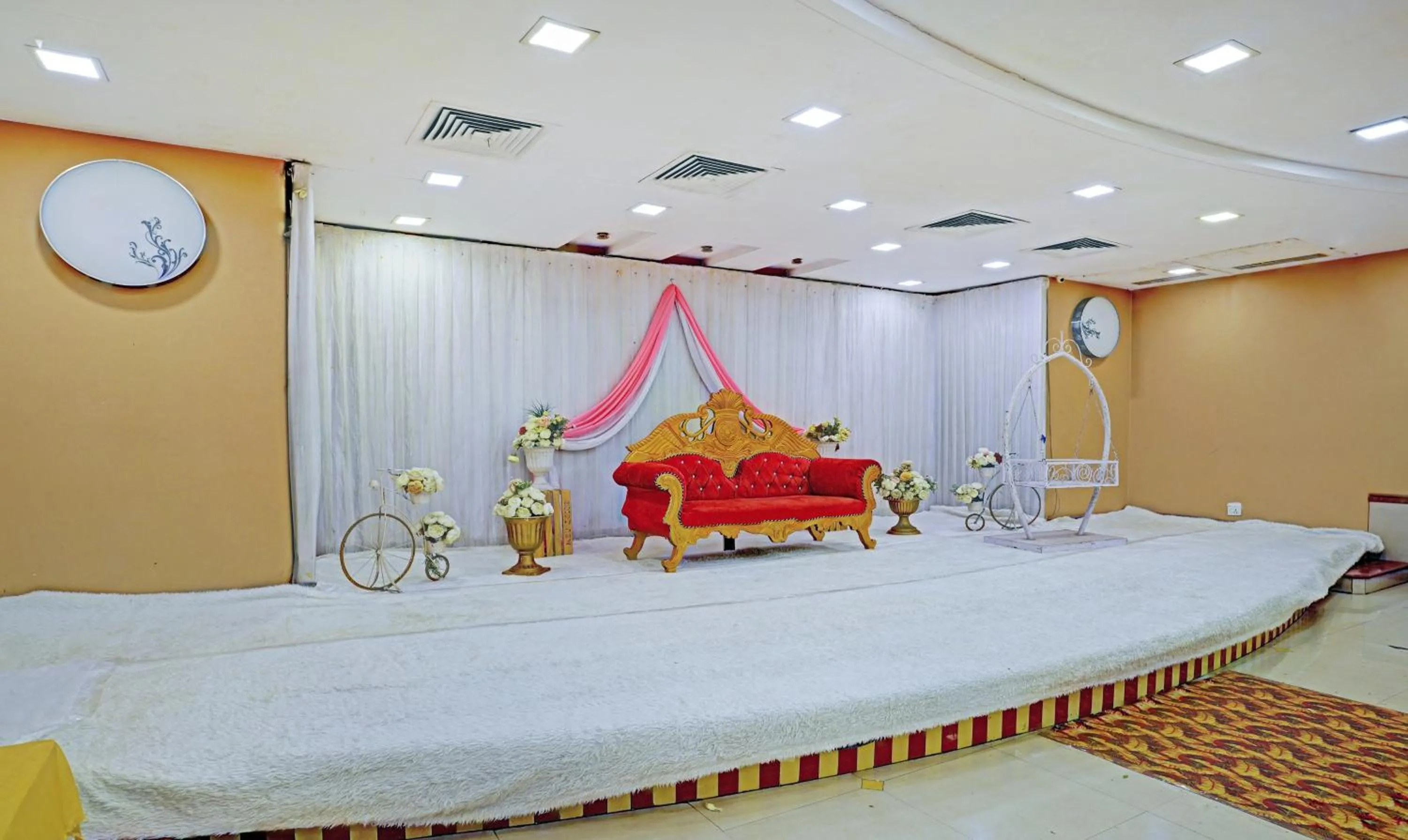 Banquet/Function facilities, Bed in Treebo De Grandeur Anand Nagar