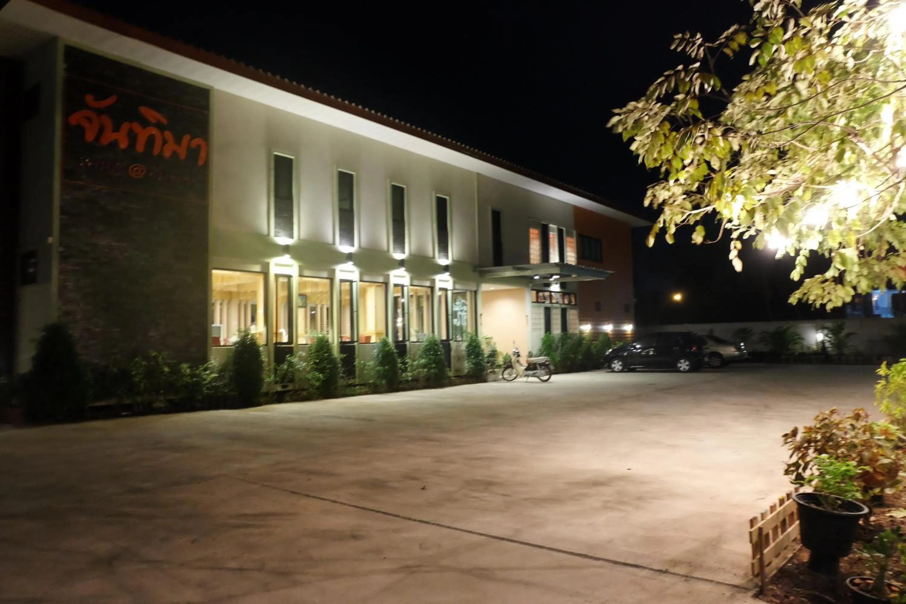 Night in Juntima Place at Amphawa