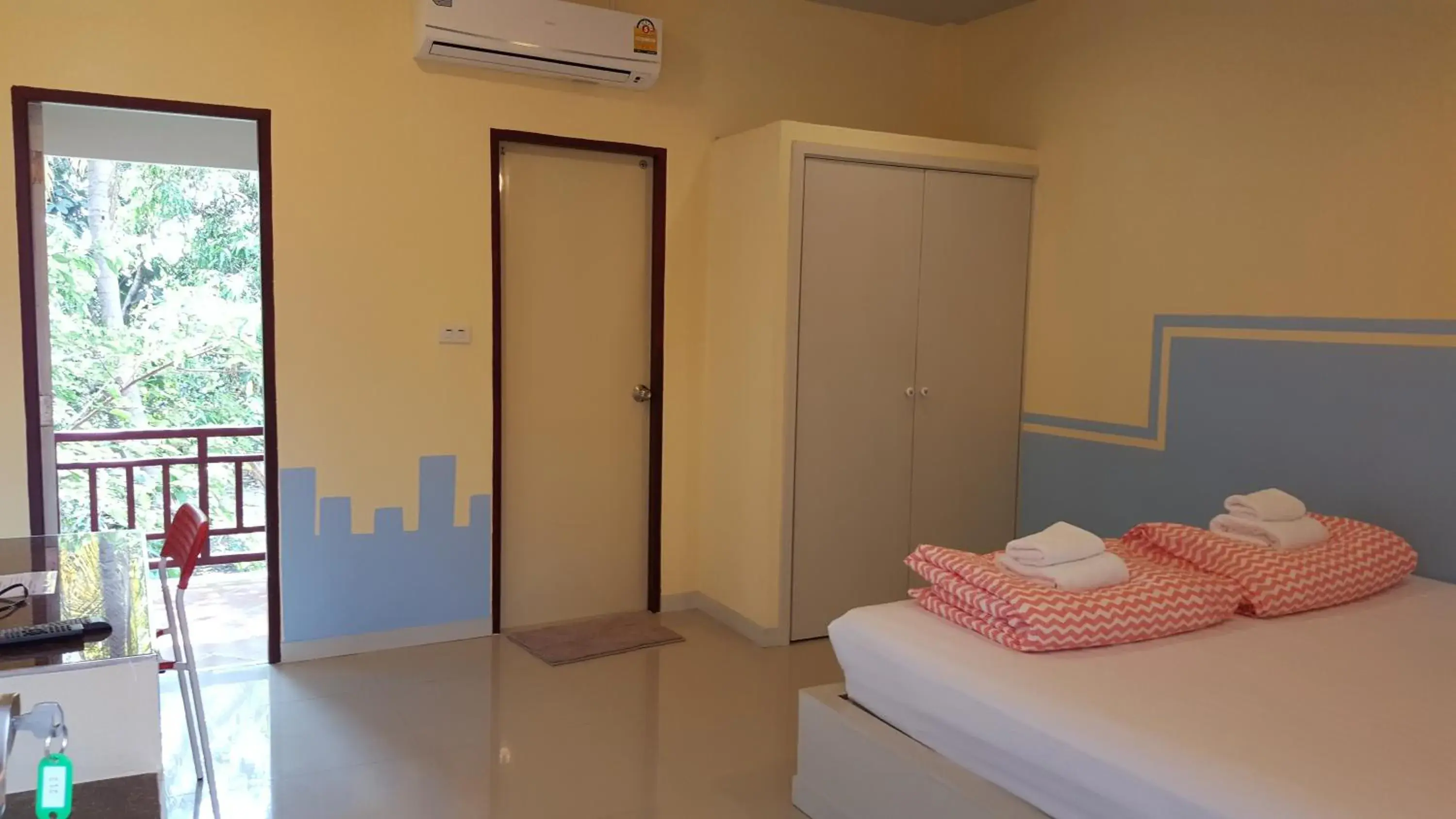 Deluxe Double Room in Juntima Place at Amphawa Deluxe Double Room in Juntima Place at Amphawa