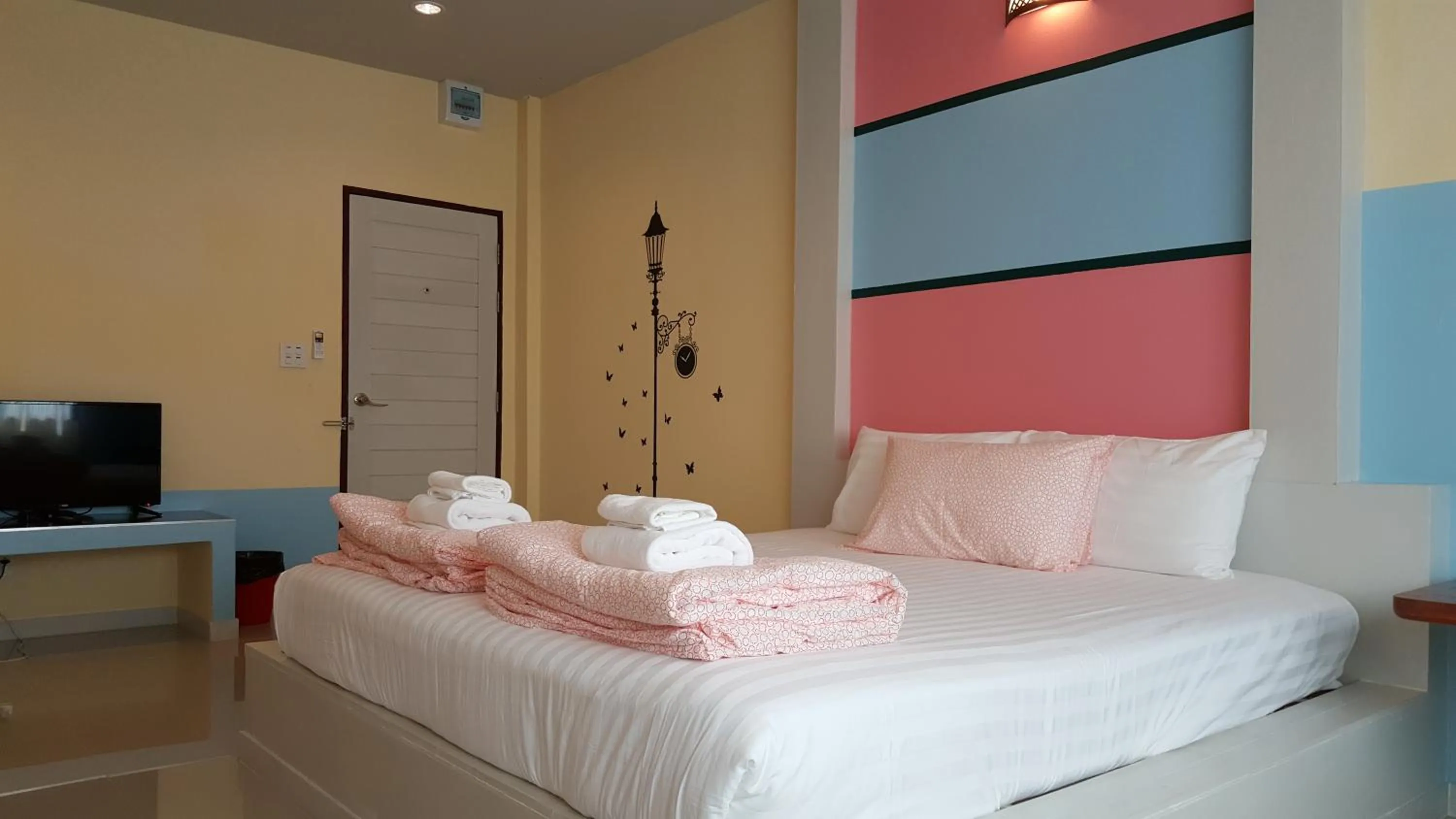 Bed in Juntima Place at Amphawa