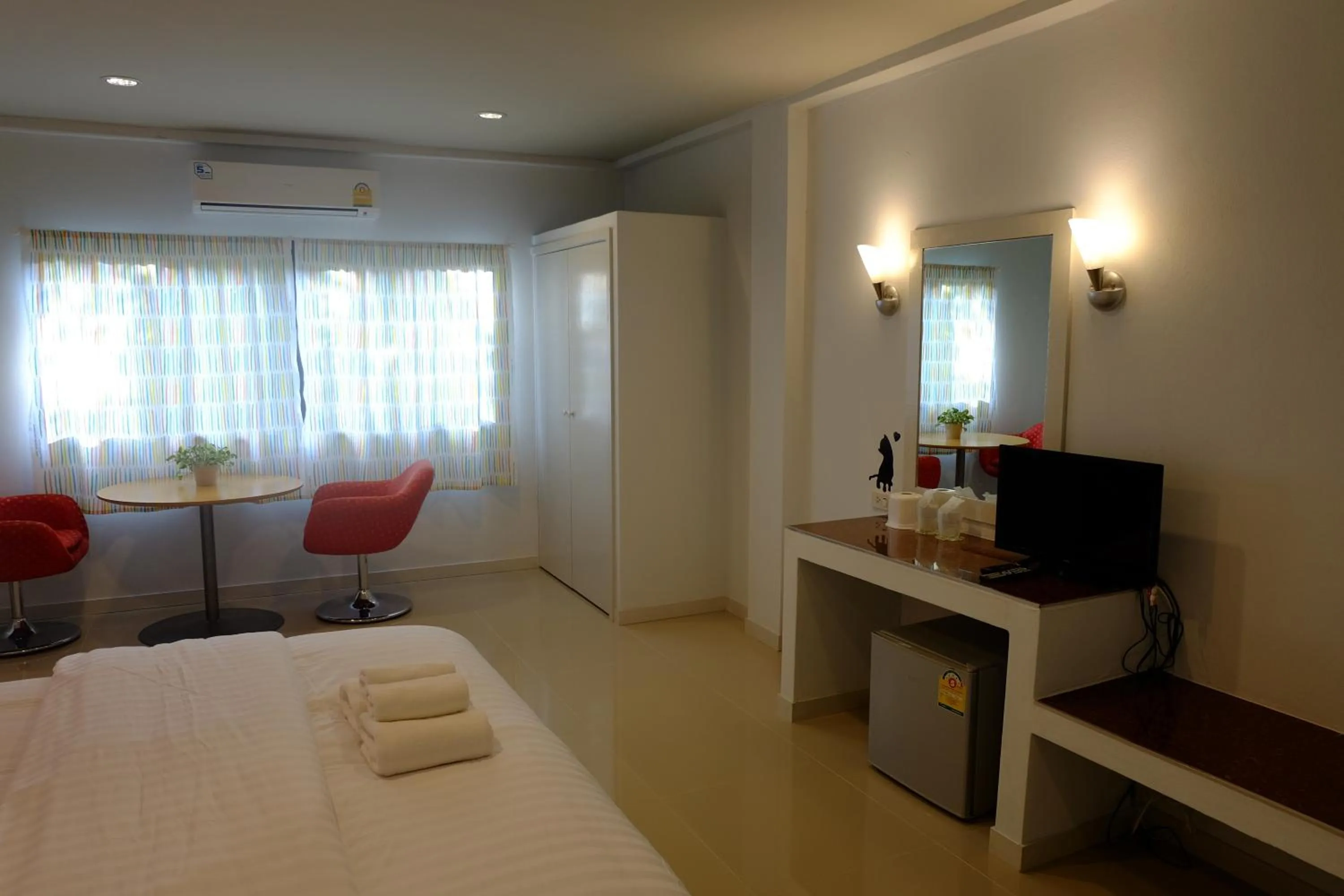 Day, Bed in Juntima Place at Amphawa