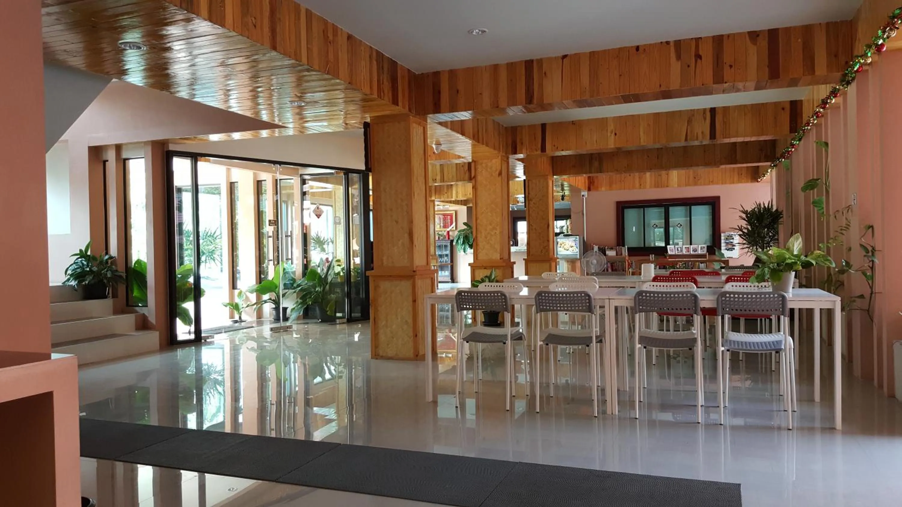 Restaurant/places to eat in Juntima Place at Amphawa