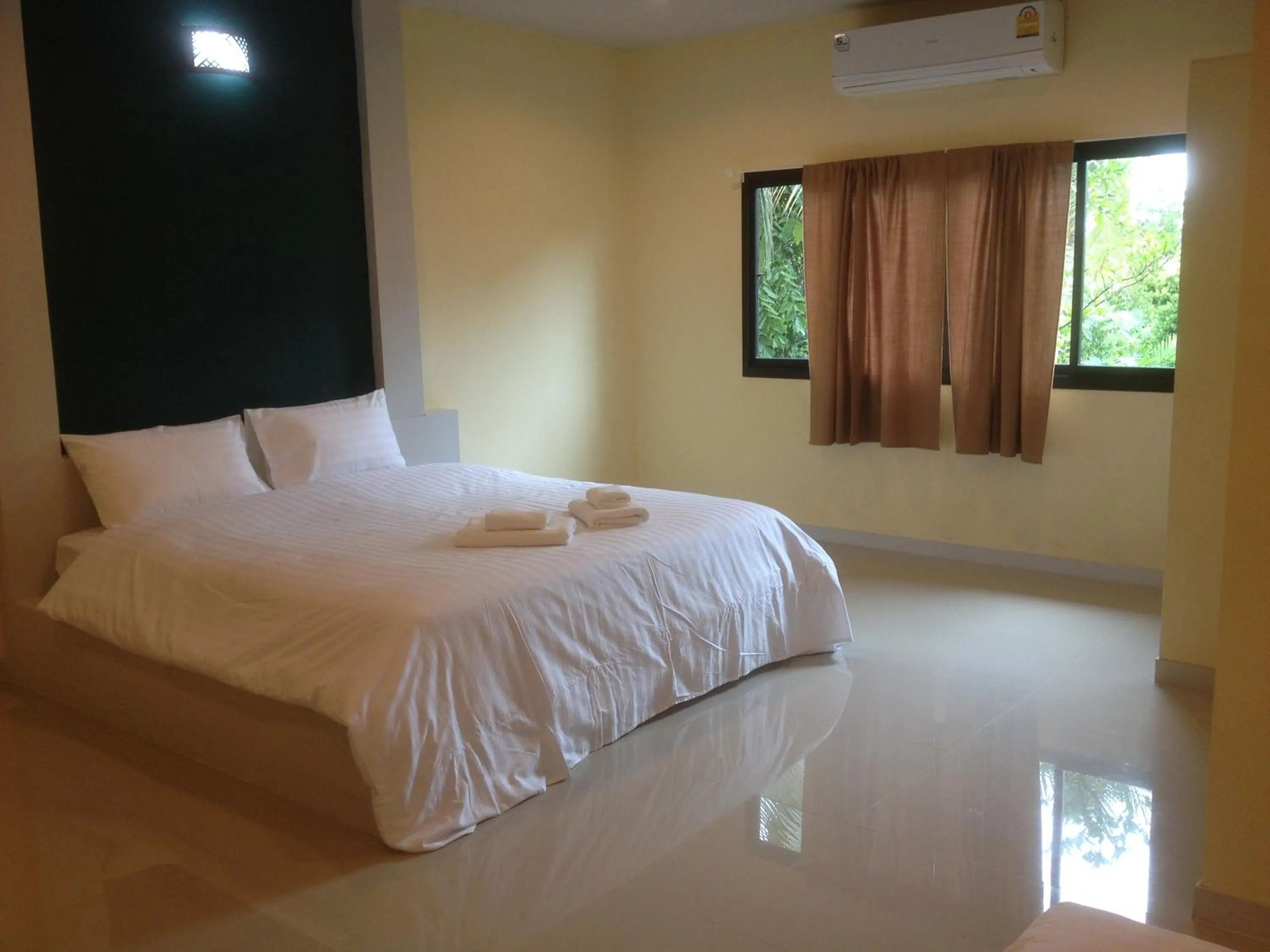 Bed in Juntima Place at Amphawa