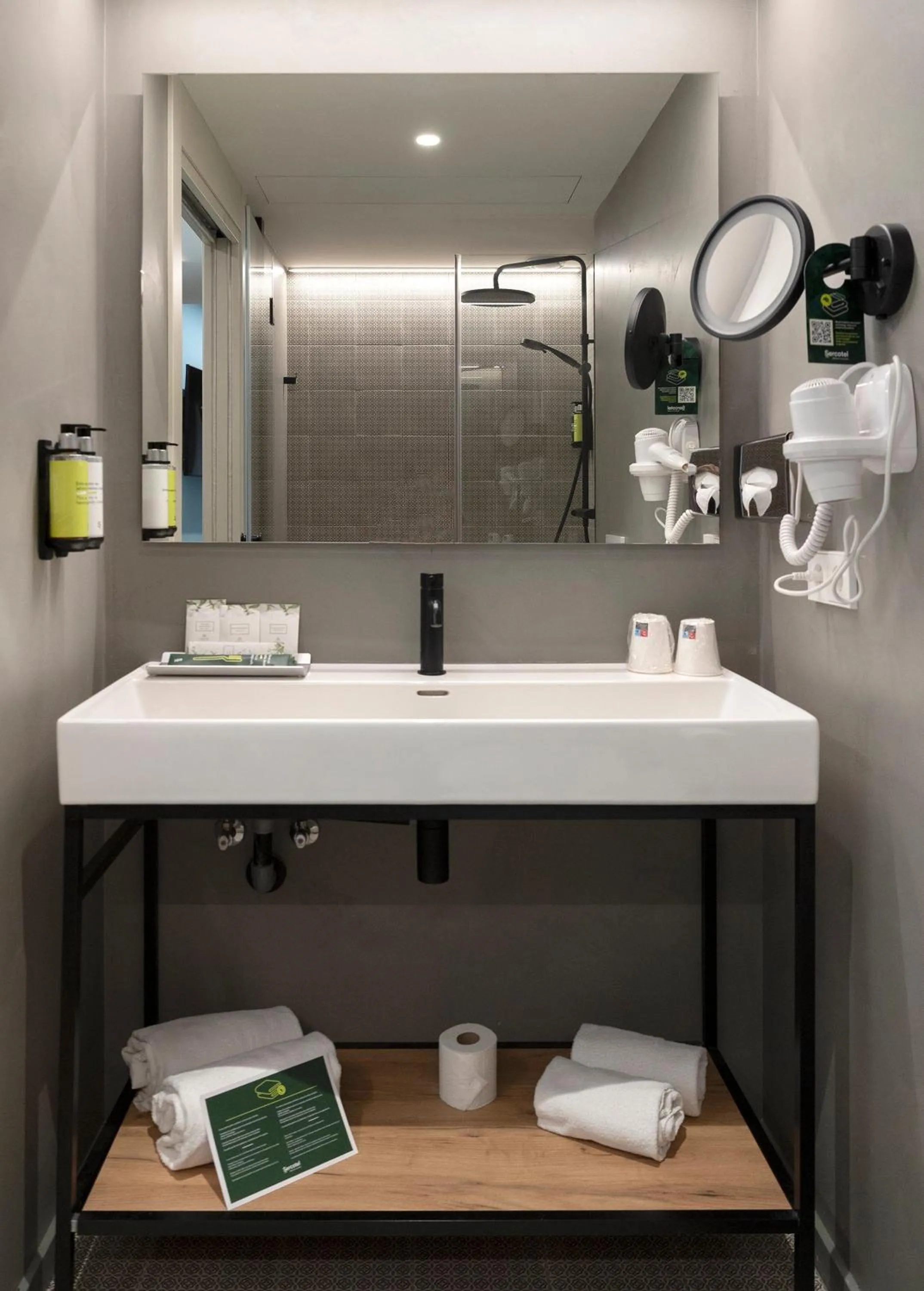 Bathroom in Sercotel Delfos Andorra