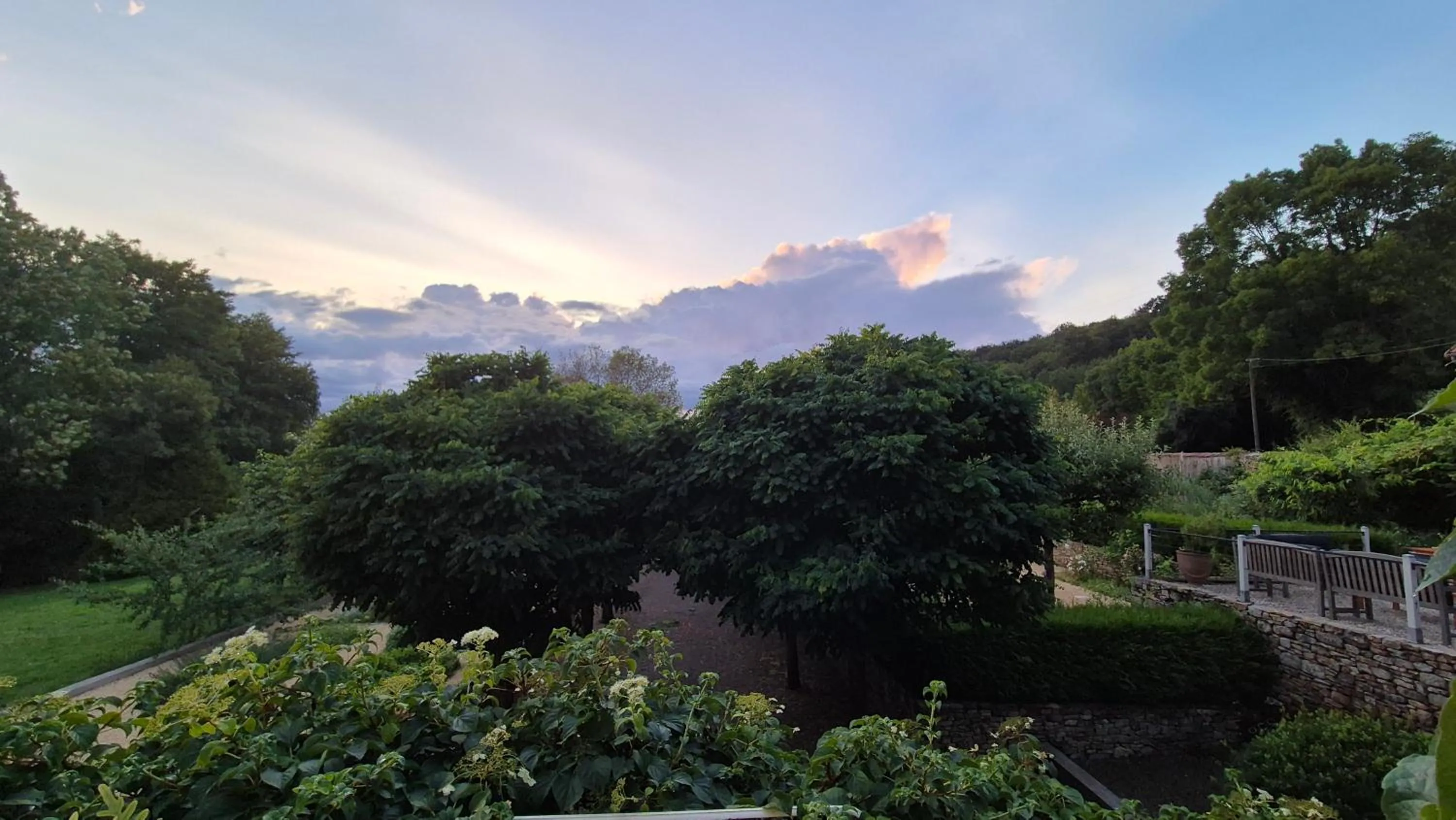 Garden in Moulin Renaudiots - Escapade Luxe Refuge cosy & Bourgogne au coin du feu