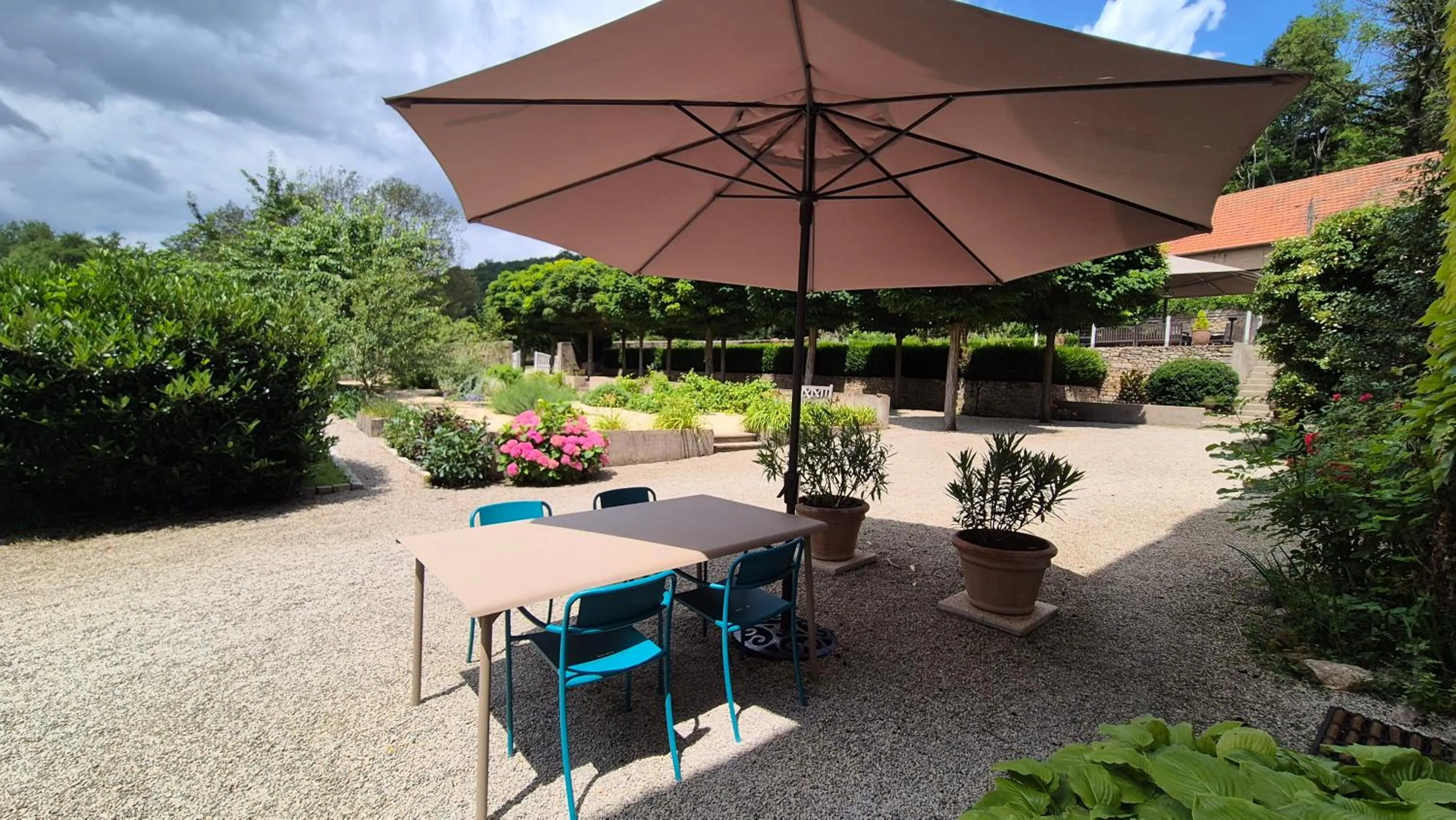 Patio in Moulin Renaudiots - Escapade Luxe Refuge cosy & Bourgogne au coin du feu