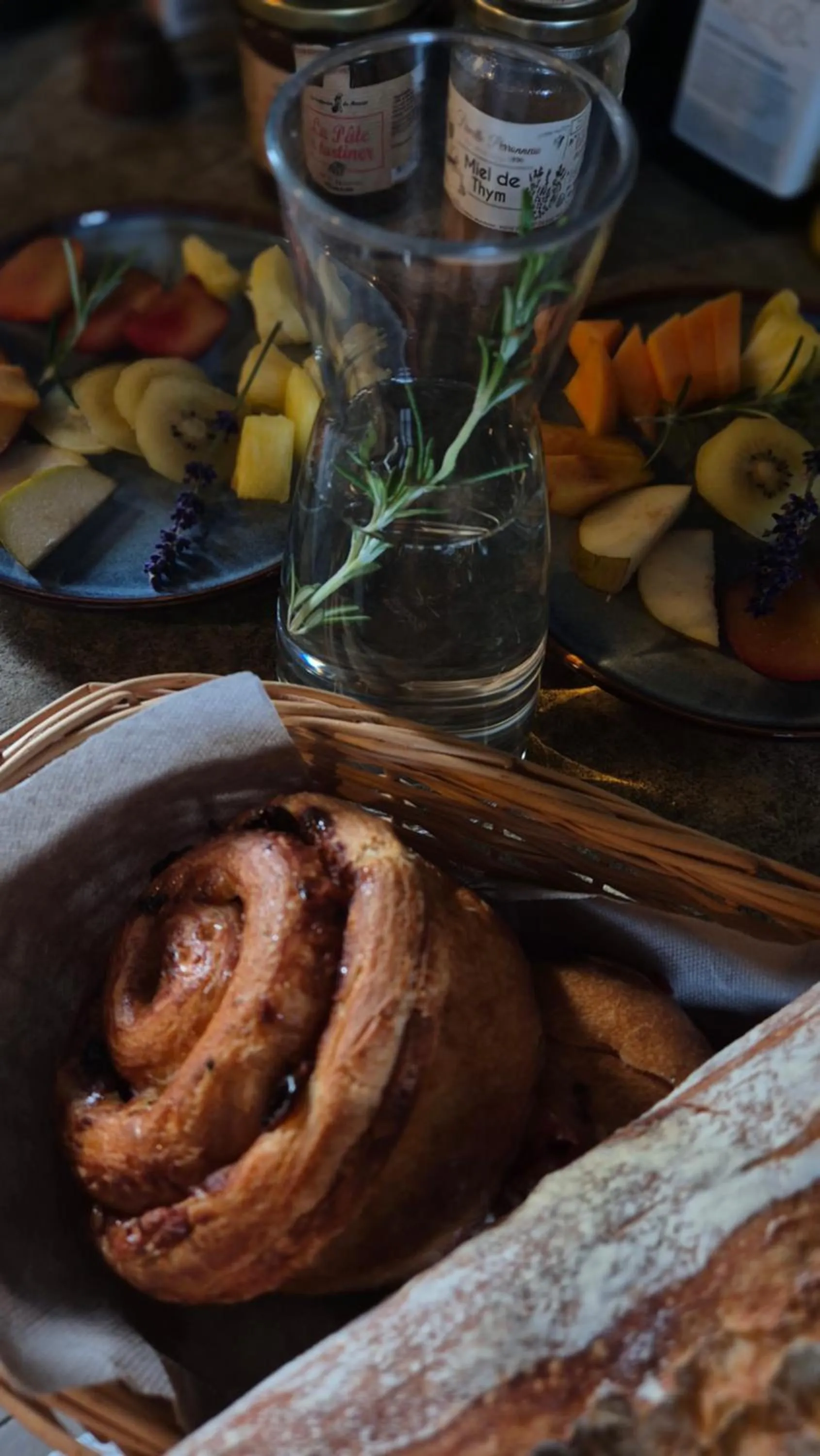 Breakfast in Moulin Renaudiots - Escapade Luxe Refuge cosy & Bourgogne au coin du feu