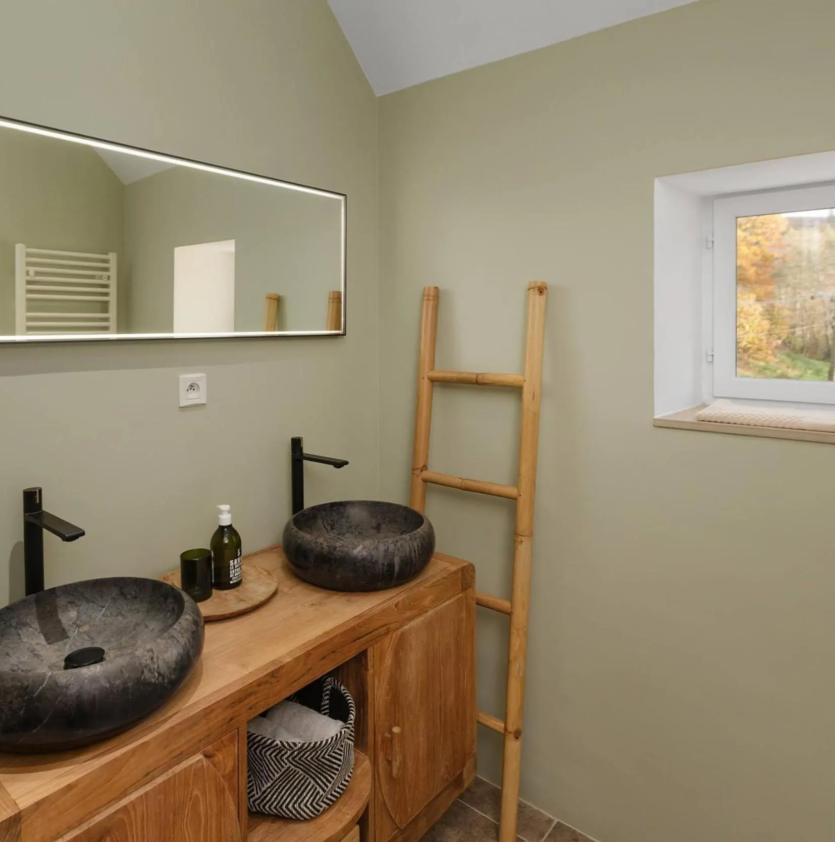 Bathroom in Moulin Renaudiots - Escapade Luxe Refuge cosy & Bourgogne au coin du feu