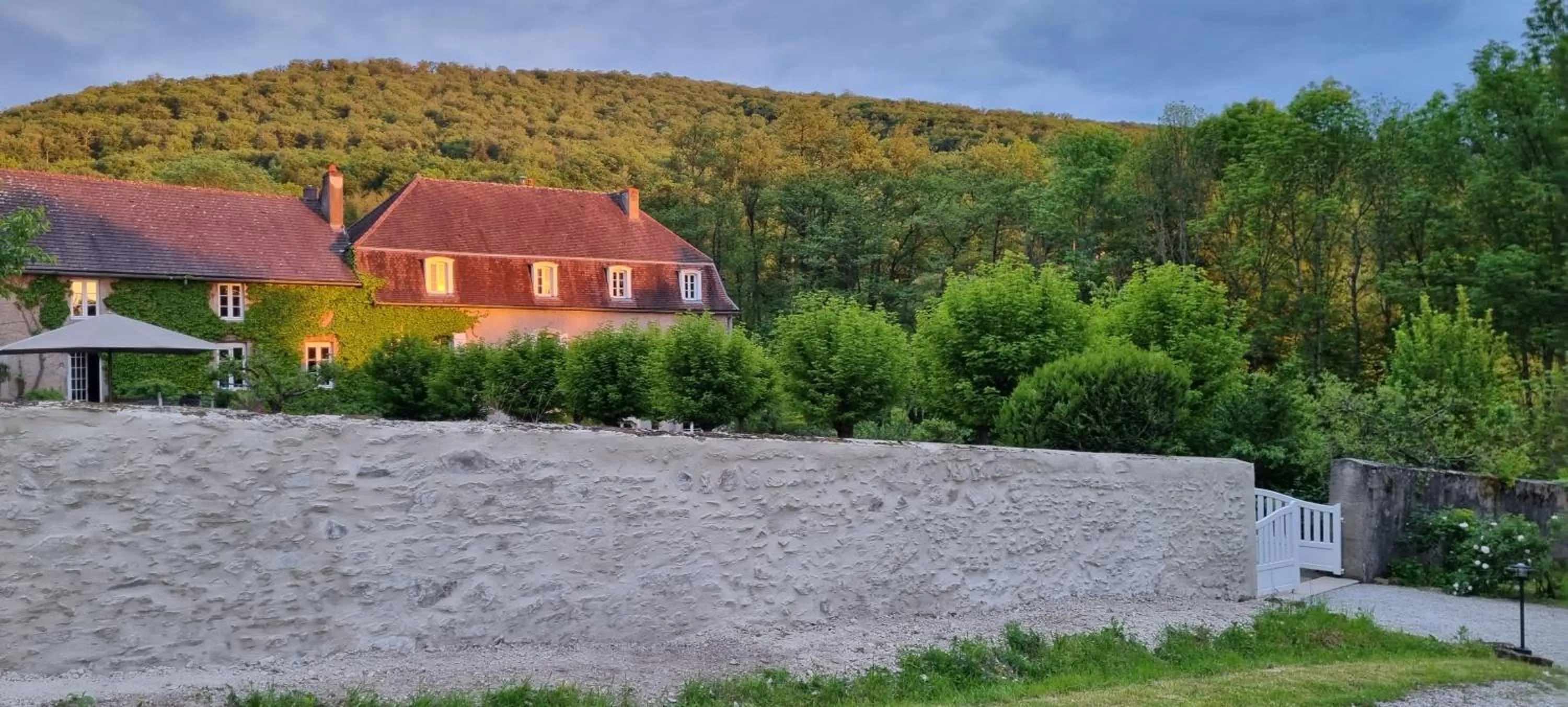 Property building in Moulin Renaudiots - Escapade Luxe Refuge cosy & Bourgogne au coin du feu