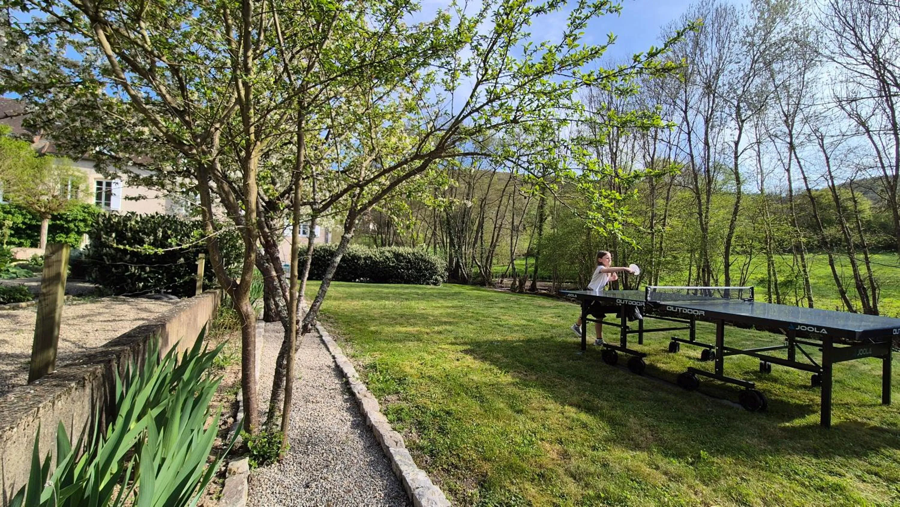Table tennis in Moulin Renaudiots - Escapade Luxe Refuge cosy & Bourgogne au coin du feu