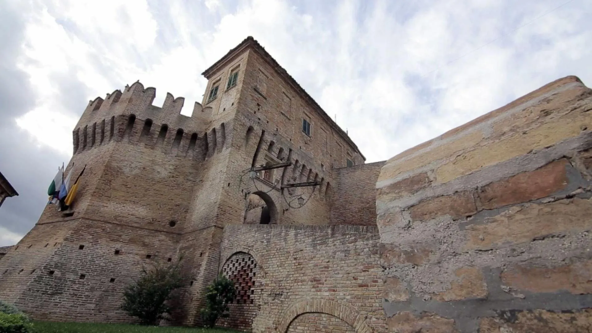 Property building in Hotel Palazzo Meraviglia Albergo diffuso
