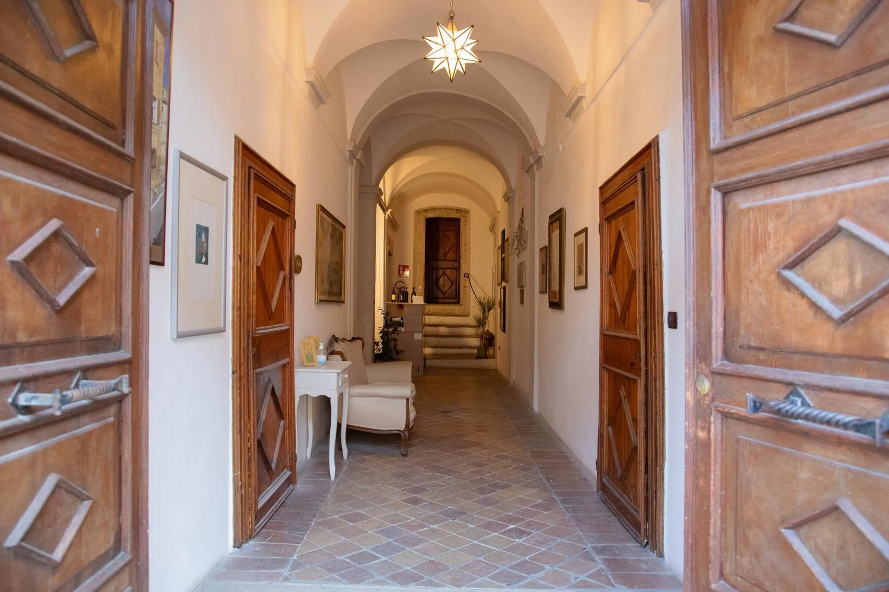 Property building in Hotel Palazzo Meraviglia Albergo diffuso