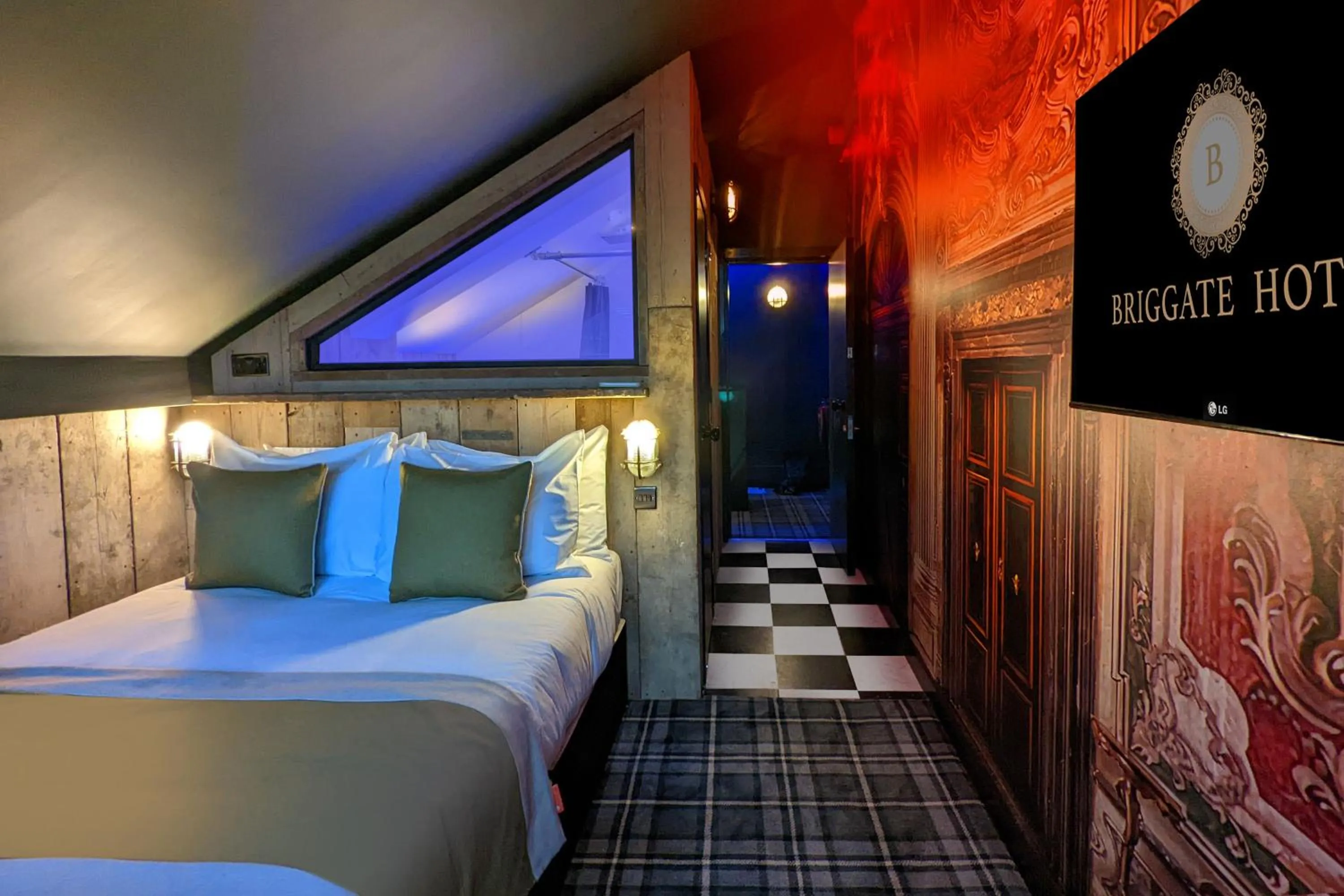 Bed in Briggate Hotel