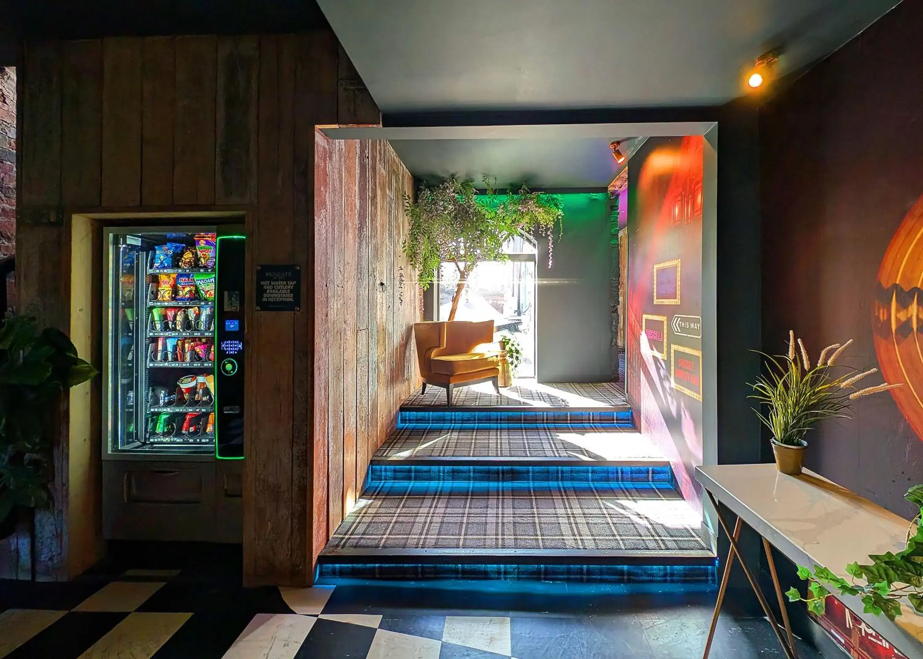 Deluxe Quadrouple Room with Balcony in Briggate Hotel Deluxe Quadrouple Room with Balcony in Briggate Hotel