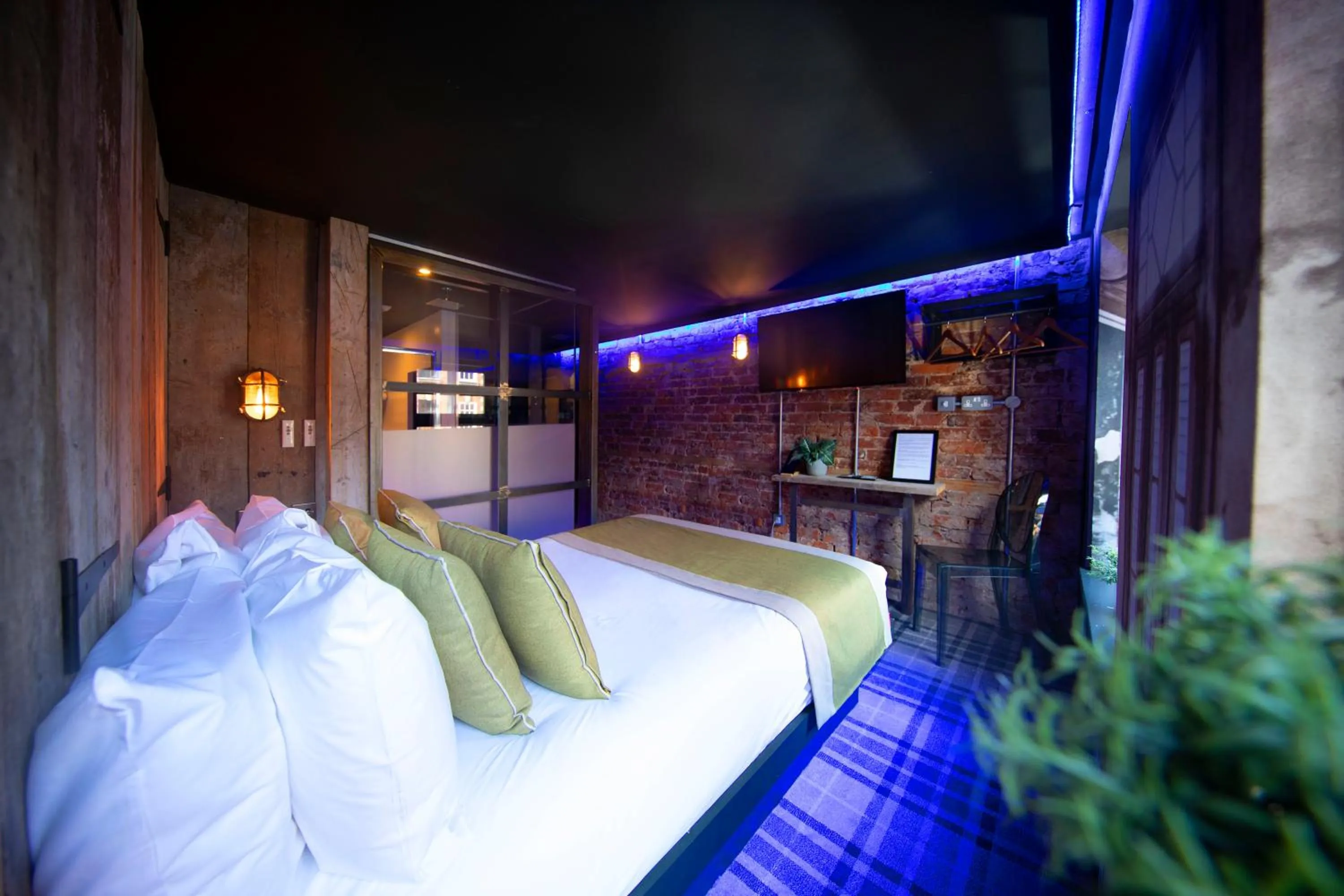 Bed in Briggate Hotel