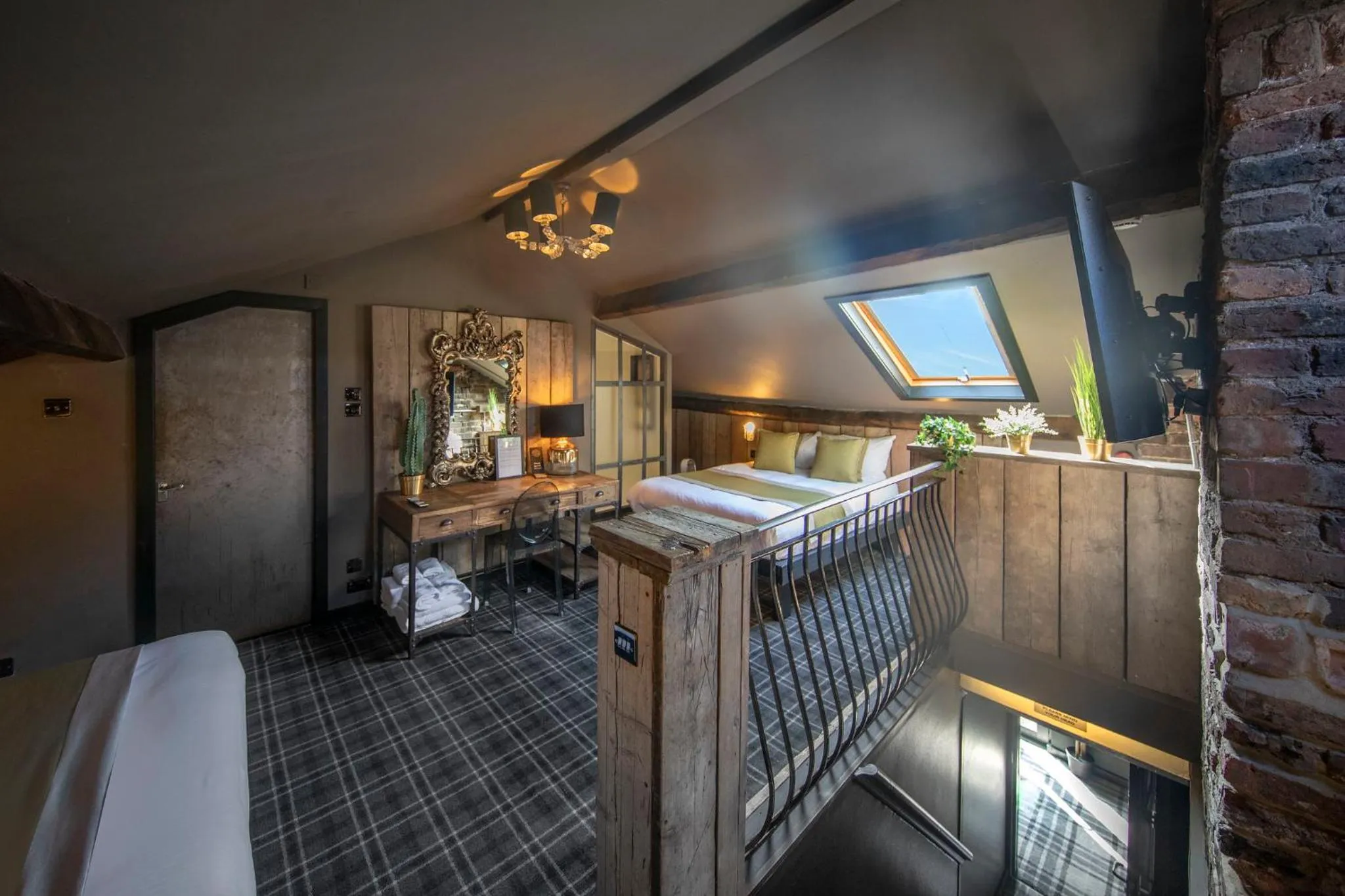 Bedroom, Bed in Briggate Hotel