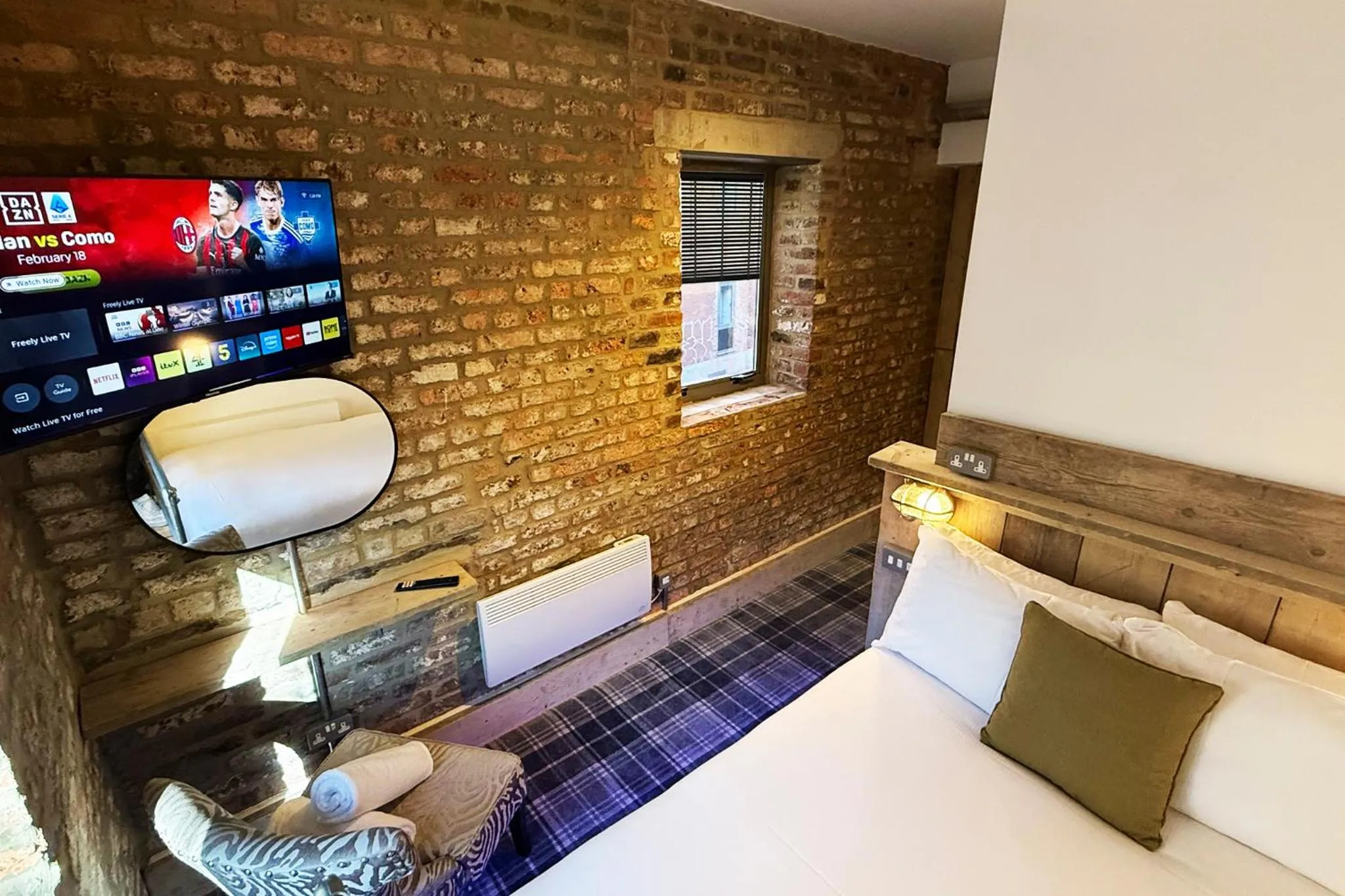 Bed in Briggate Hotel