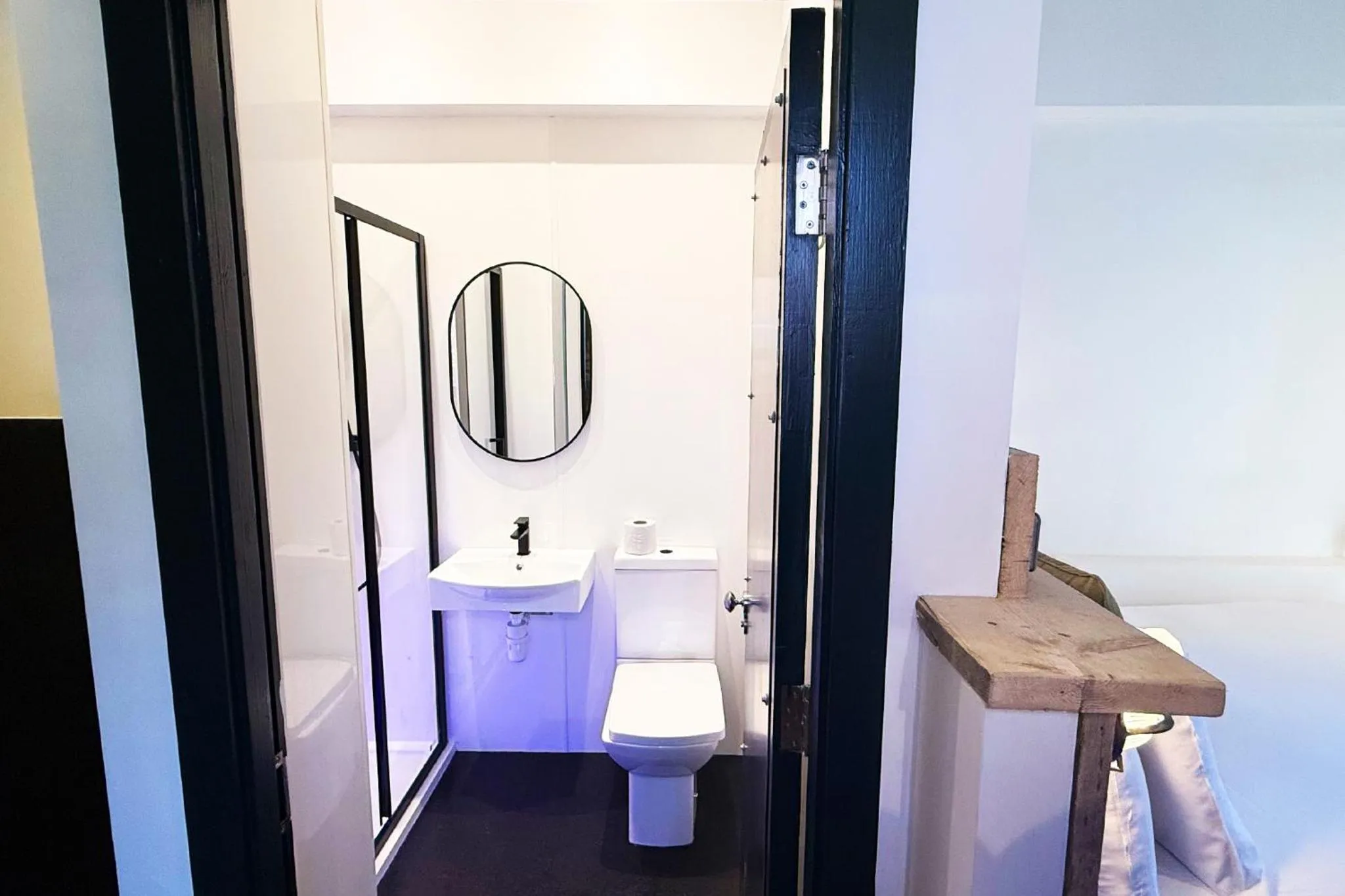 Toilet in Briggate Hotel