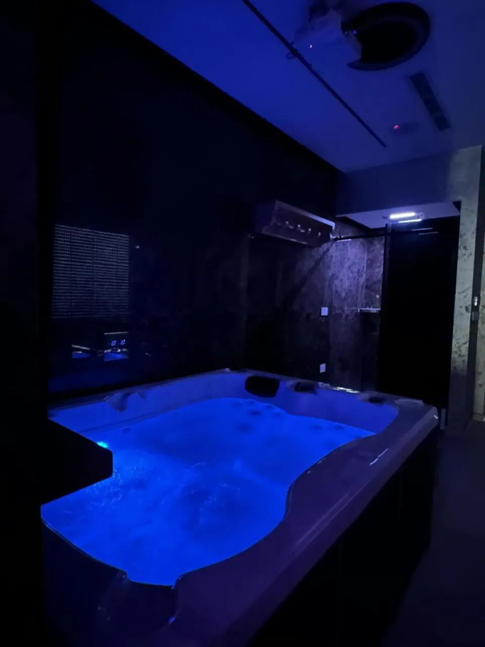 Night in Hotel Queen