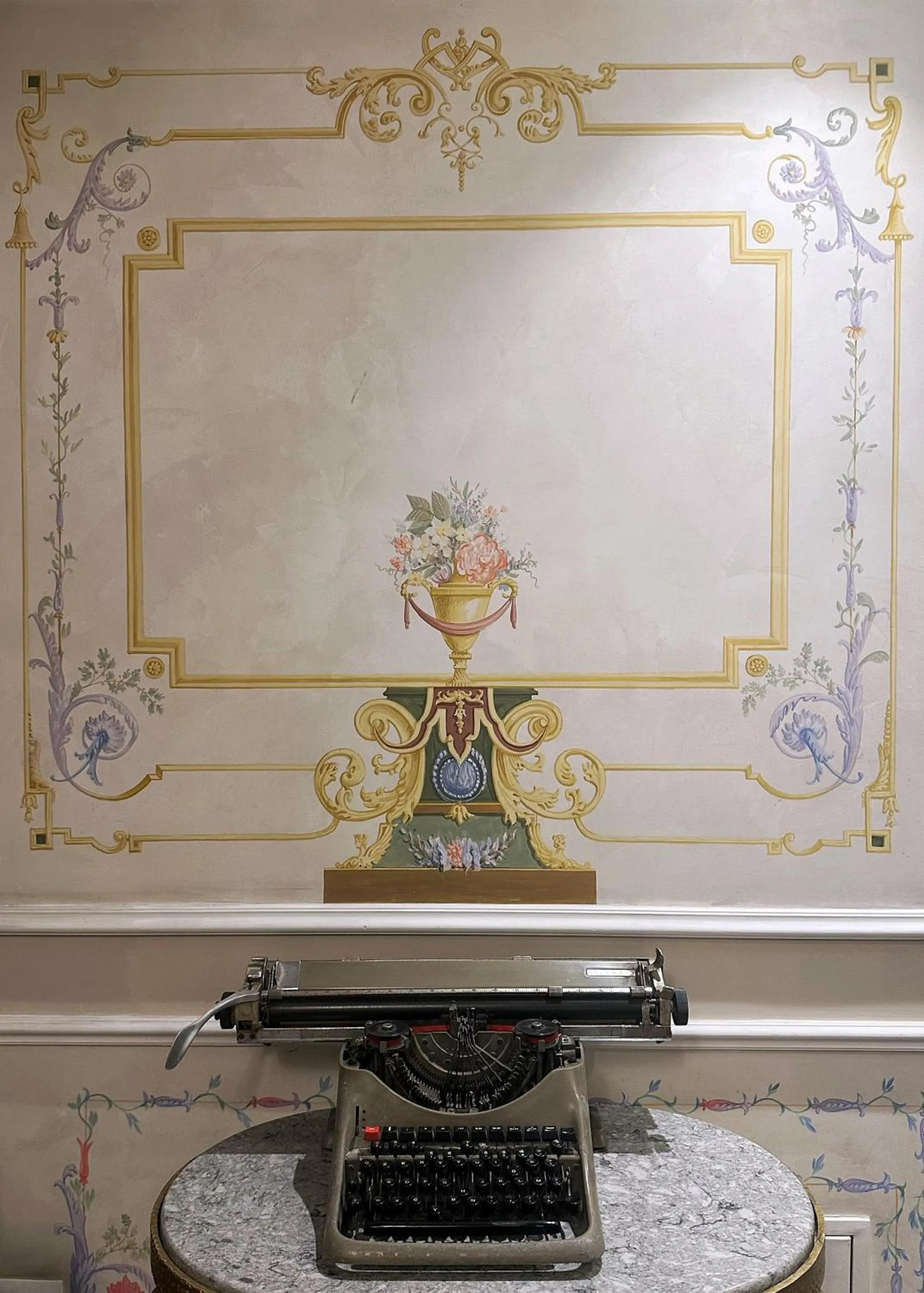 Decorative detail in Hotel Queen