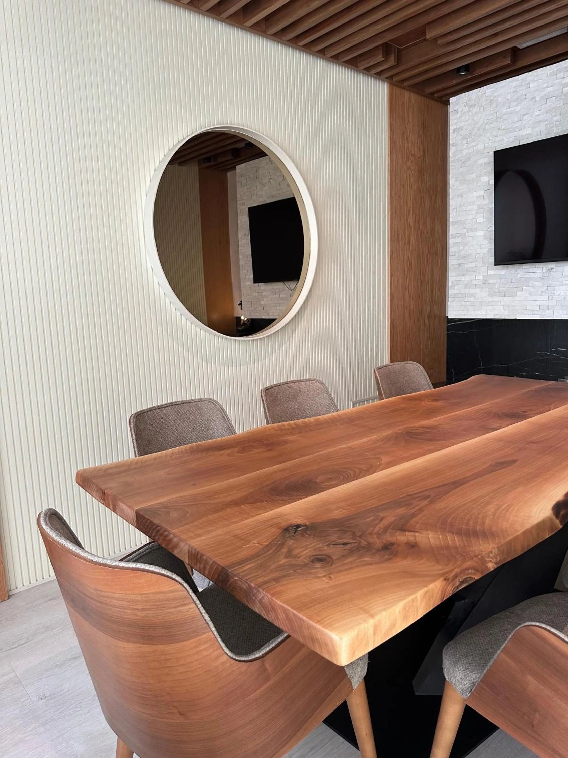 Communal lounge/ TV room in Hotel Queen