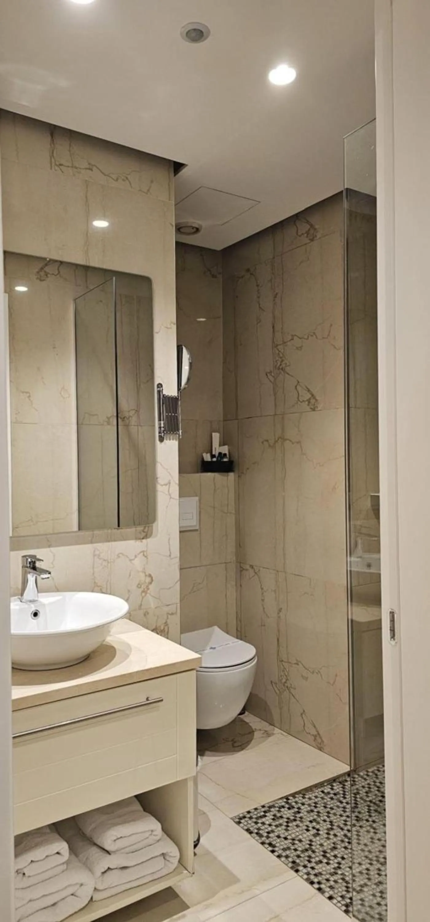 Bathroom in Hotel Queen