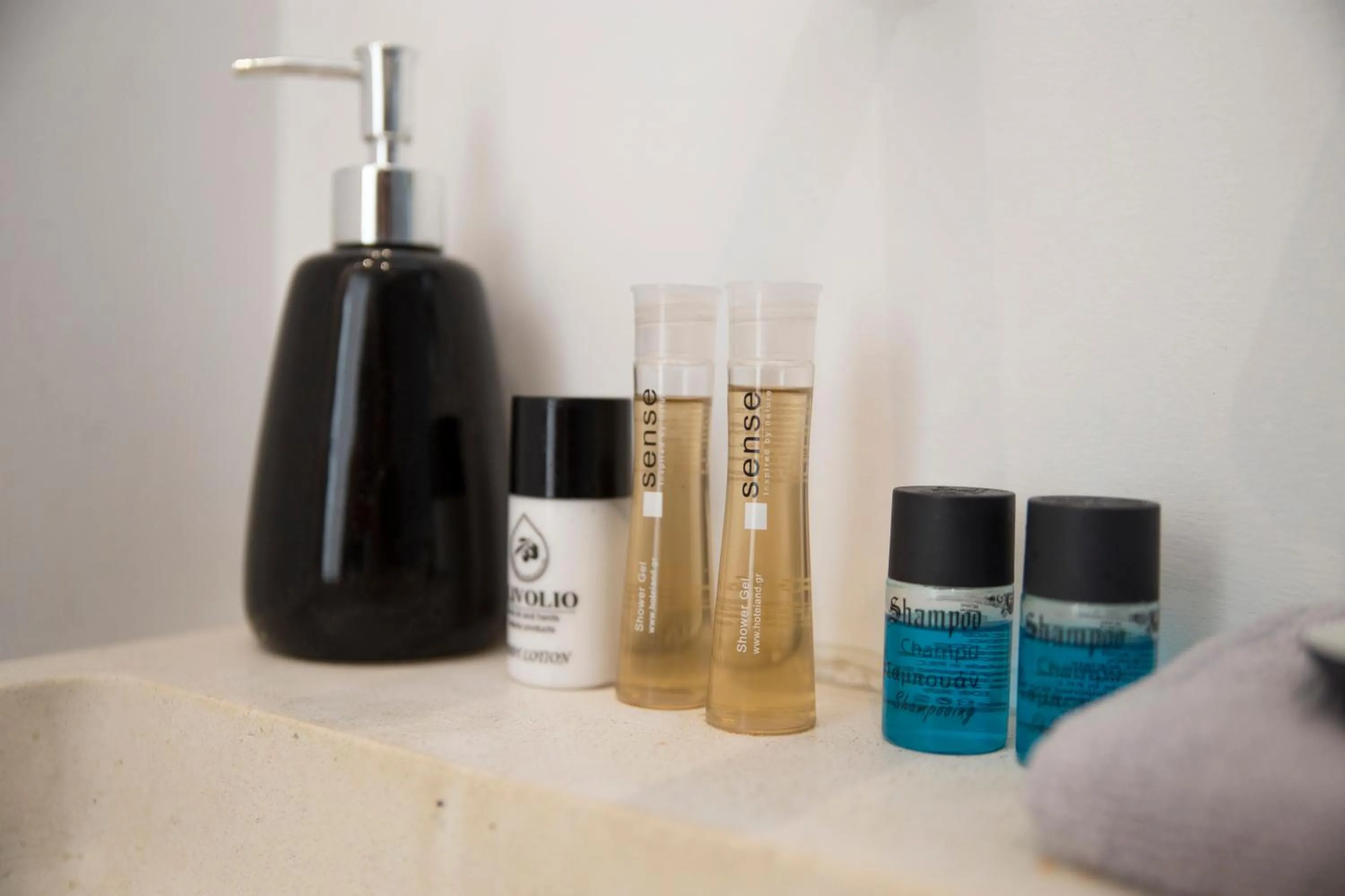 Bathroom in Infinity White Complex by GK Properties