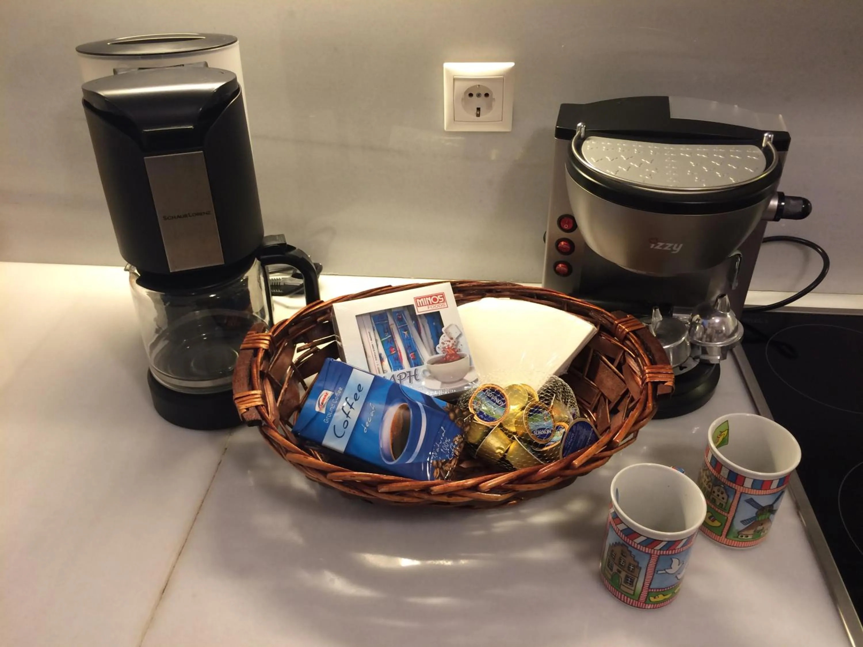 Coffee/tea facilities in Infinity White Complex by GK Properties