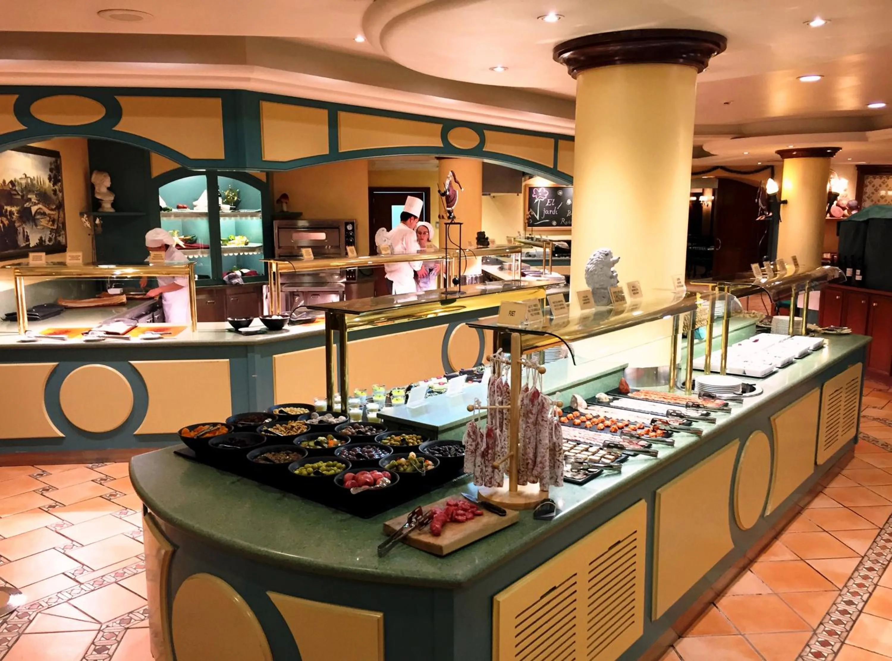 Restaurant/places to eat in Mercure Andorra