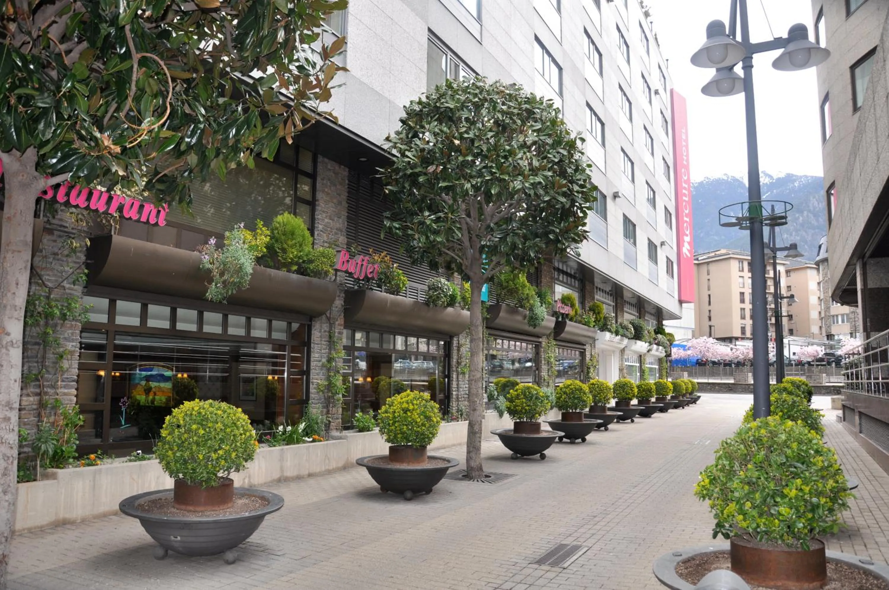 Facade/entrance in Mercure Andorra