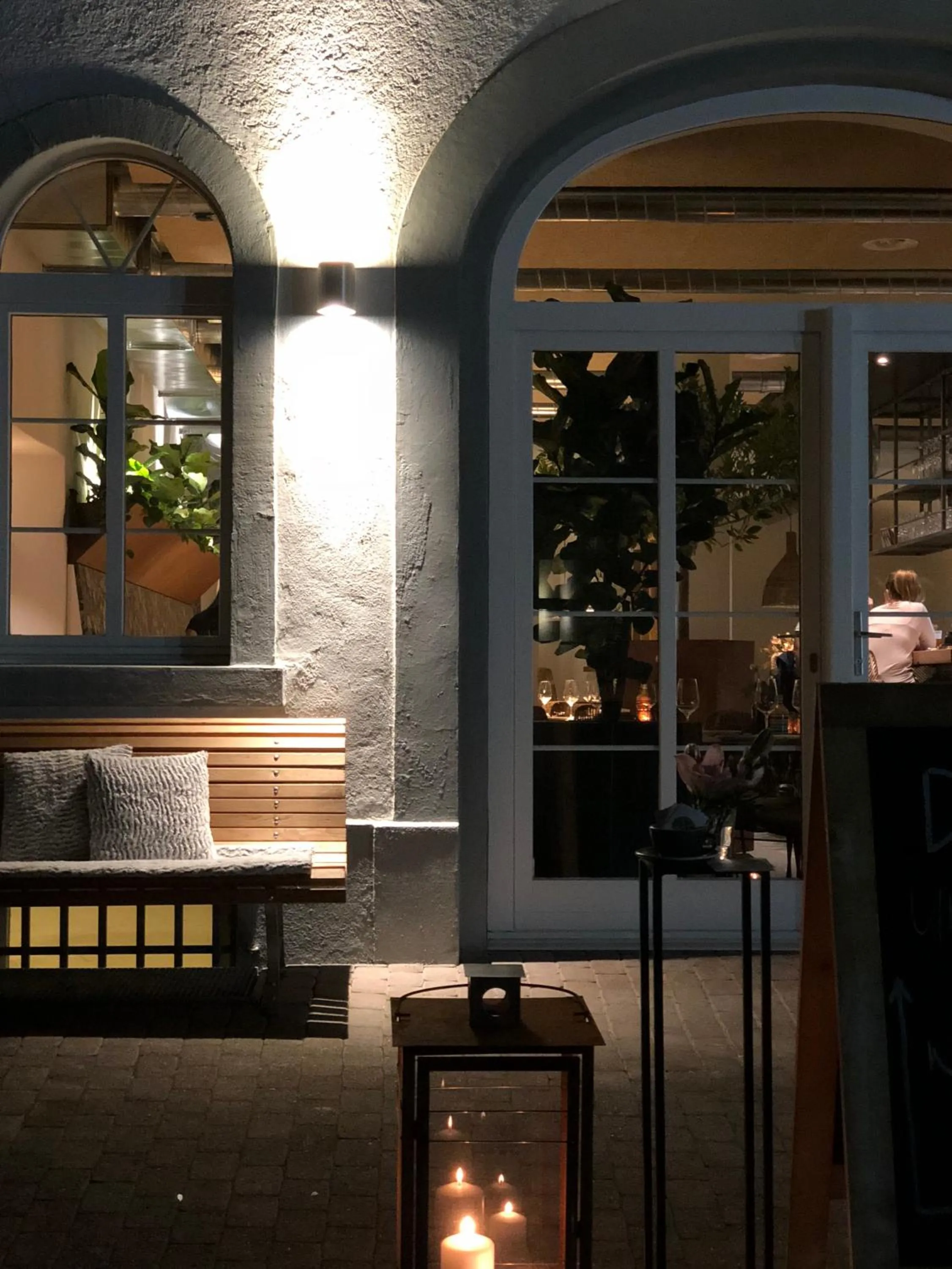 Restaurant/places to eat in River Residence