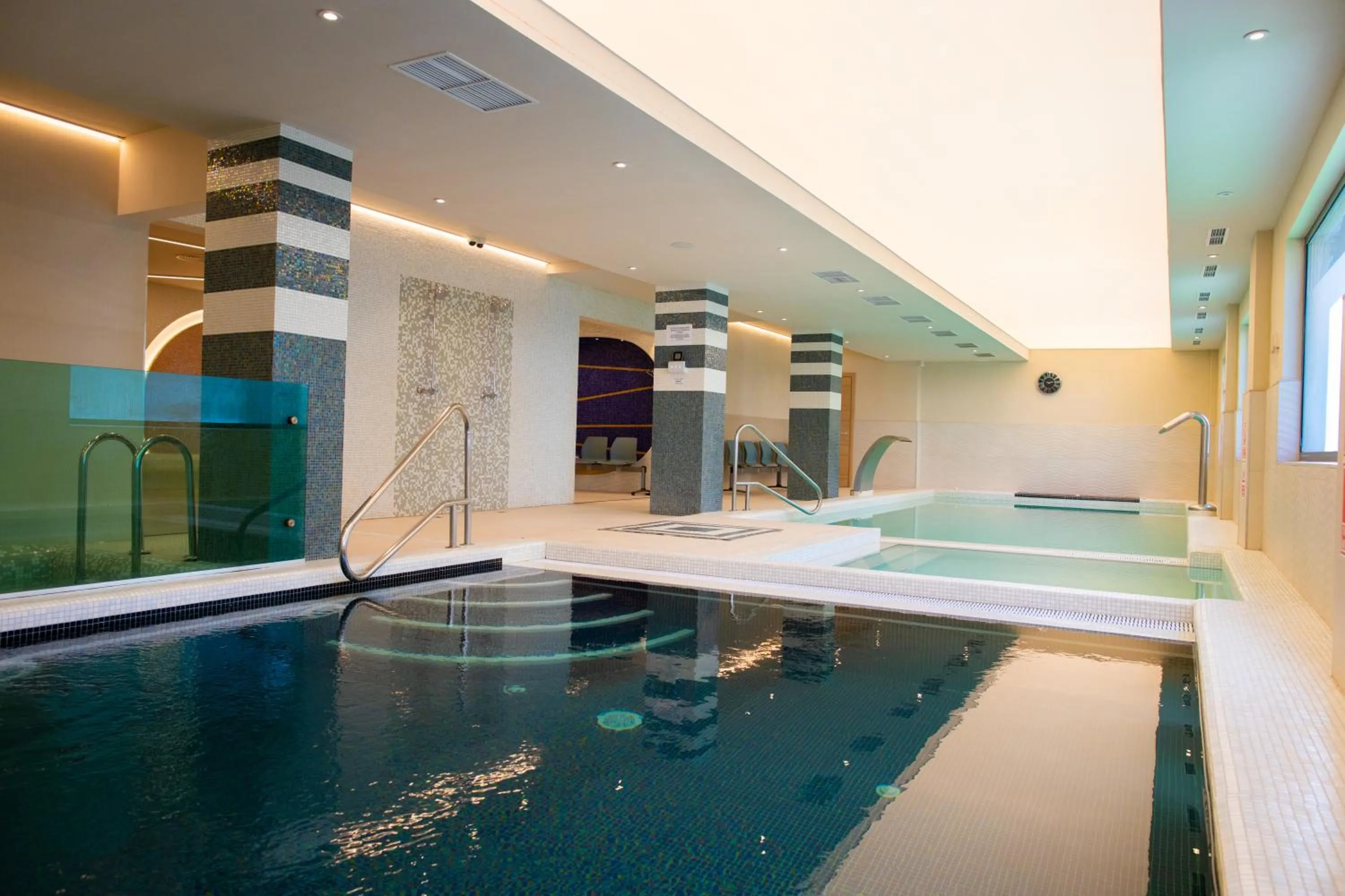 Swimming pool in Hotel Olanesti & Spa Medical