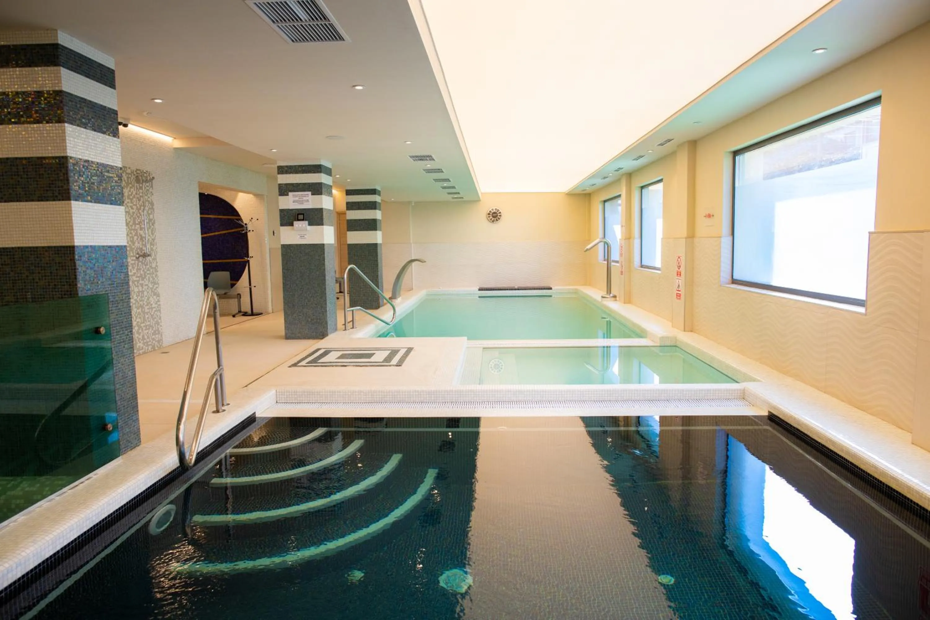 Swimming pool in Hotel Olanesti & Spa Medical