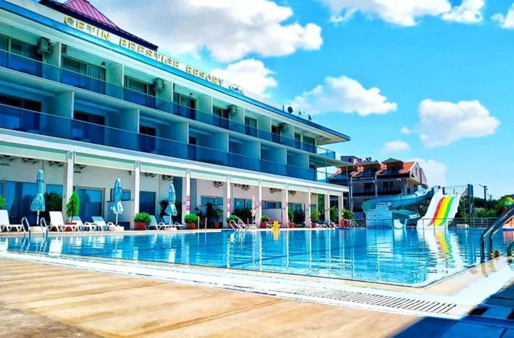 Swimming pool in Ceti̇n Presti̇ge Resort