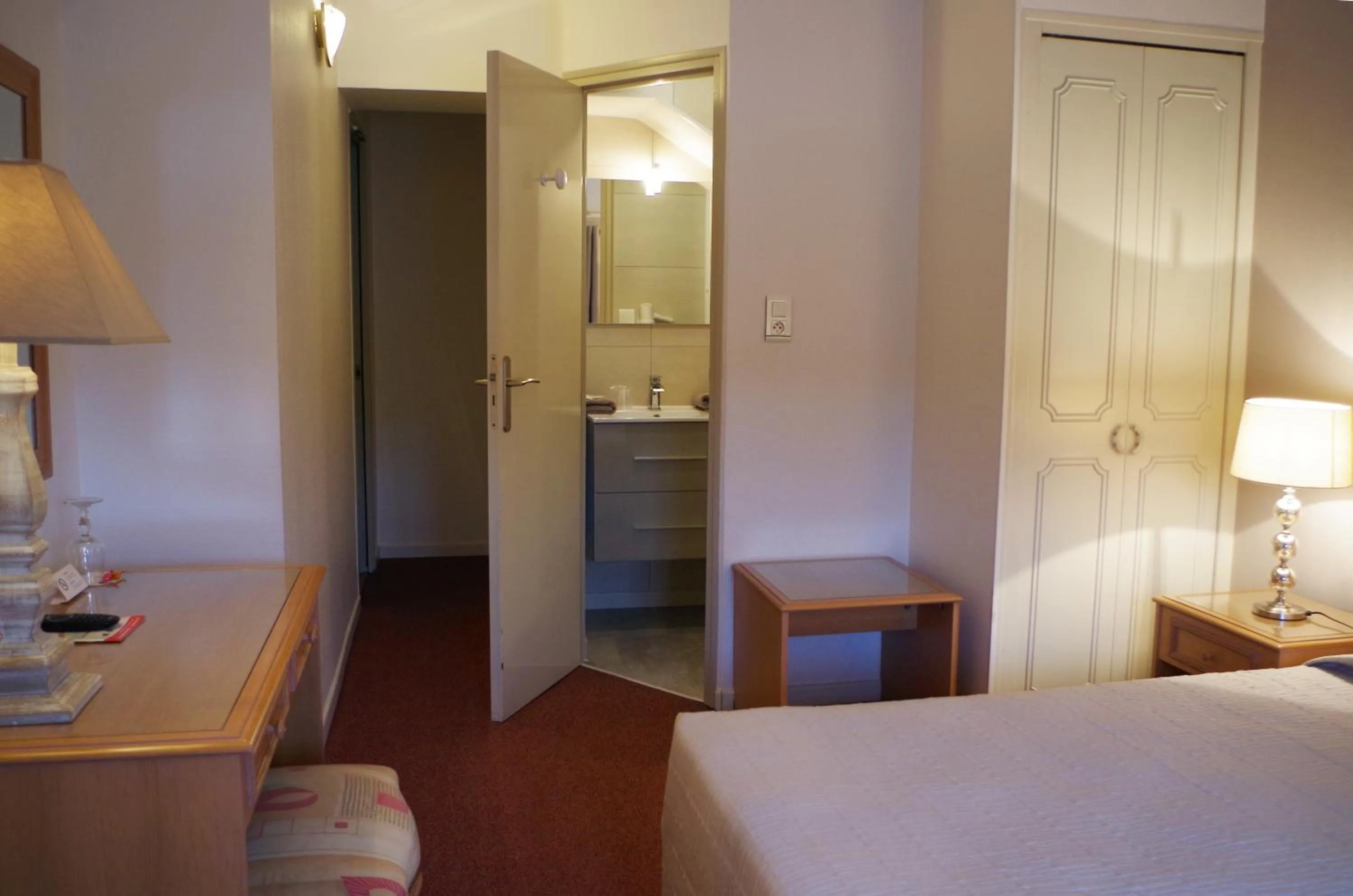 Bathroom in Hôtel Le Roosevelt