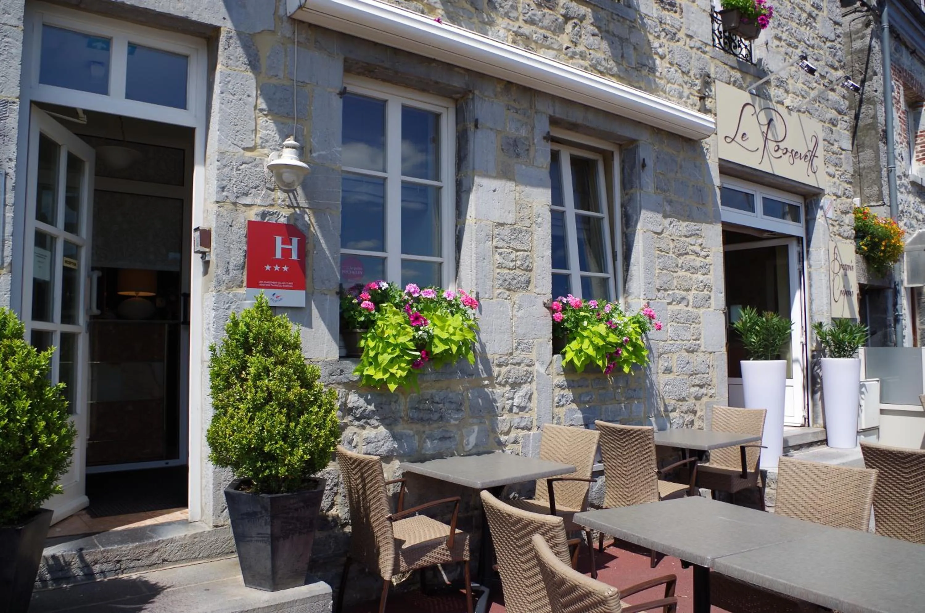 Facade/entrance in Hôtel Le Roosevelt