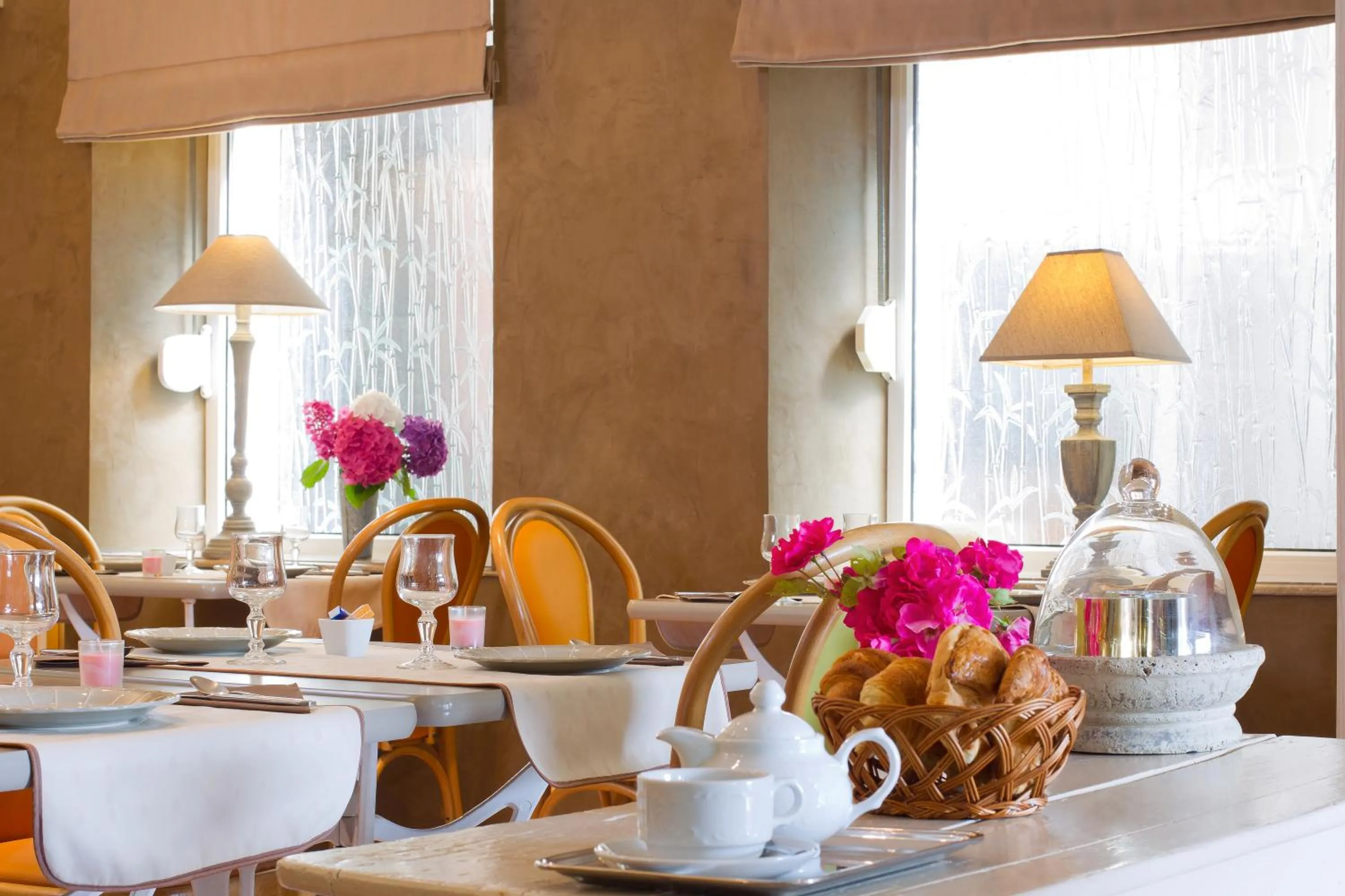 Restaurant/places to eat in Hôtel Le Roosevelt