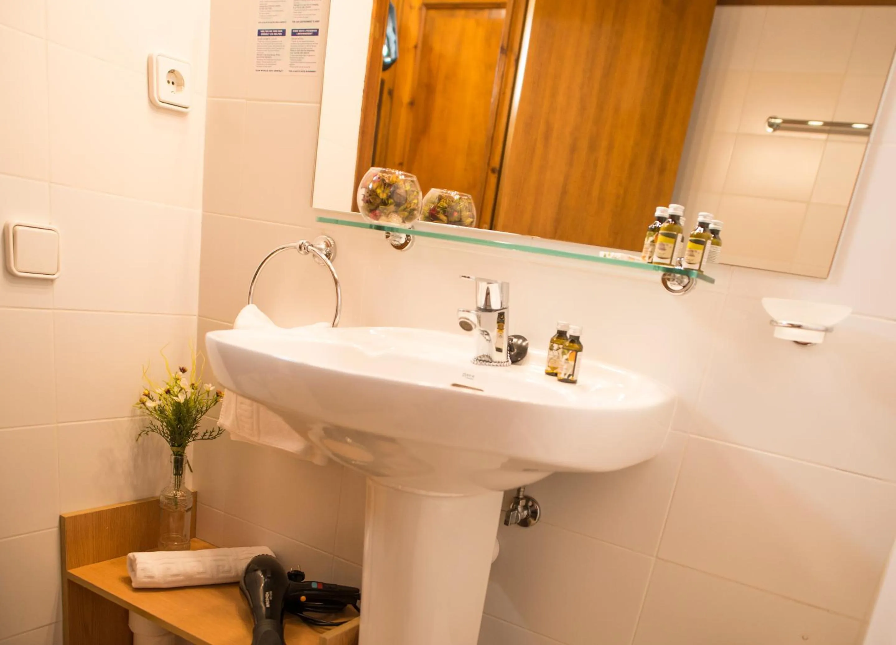 Bathroom in Apartamentos Ona Dorada el Tarter