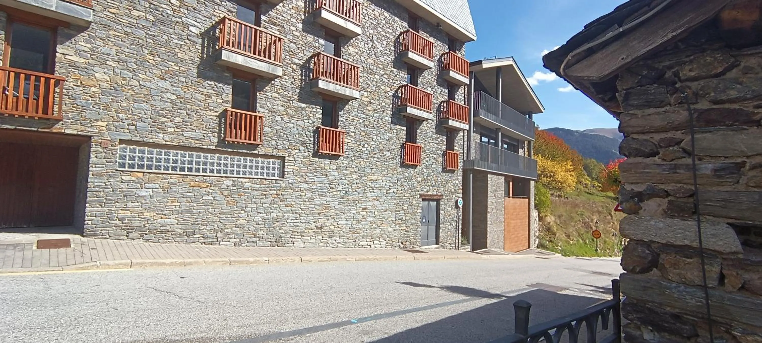 Property building in Apartamentos Ona Dorada el Tarter