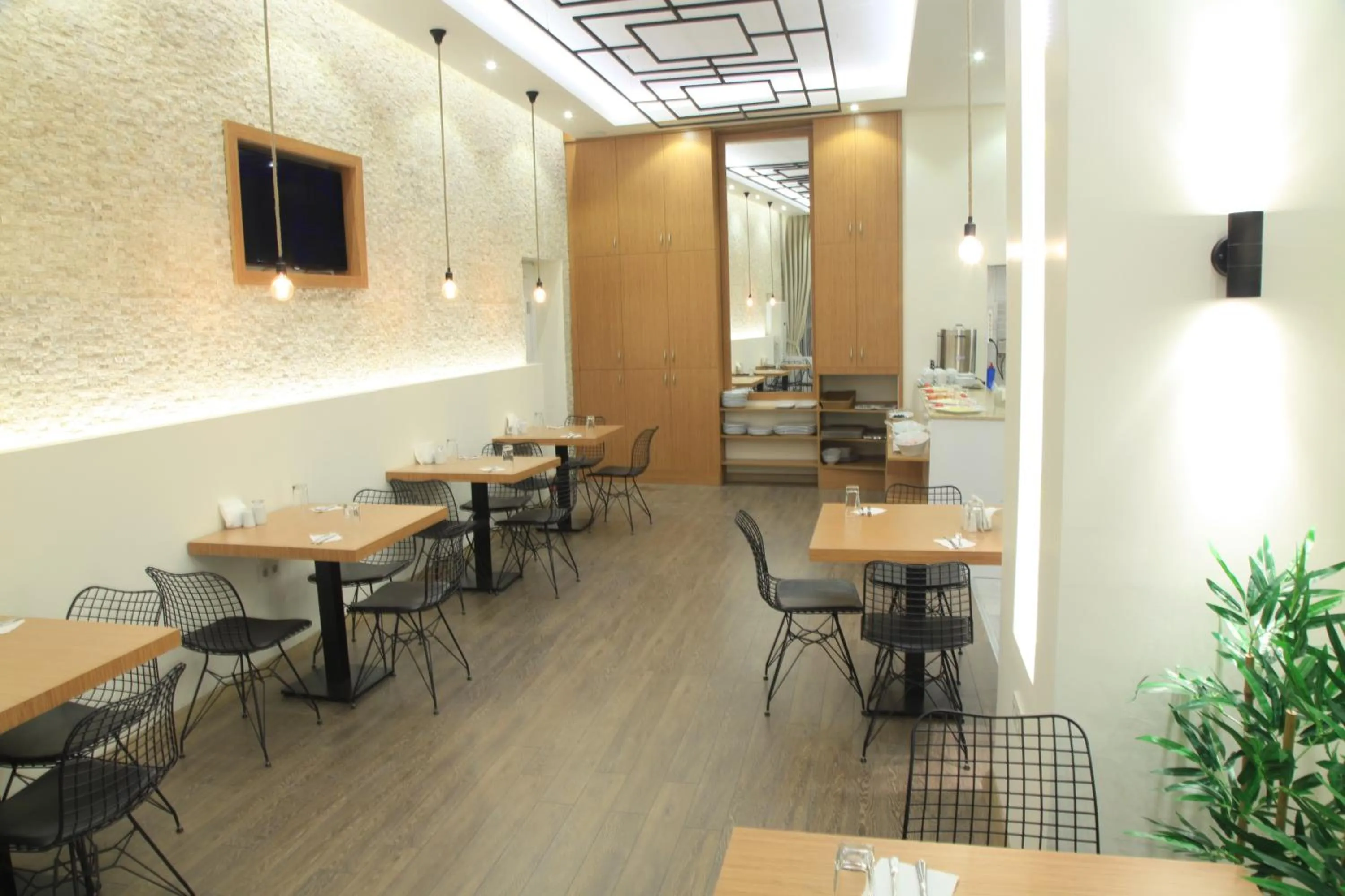 Restaurant/places to eat in Okur Otel