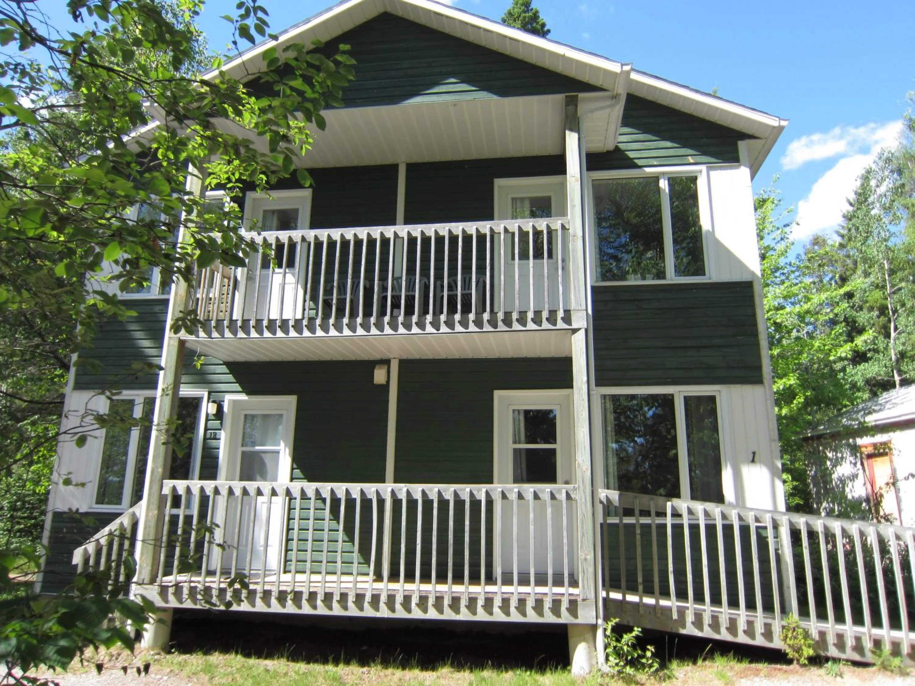 Property building in Auberge Île du Repos