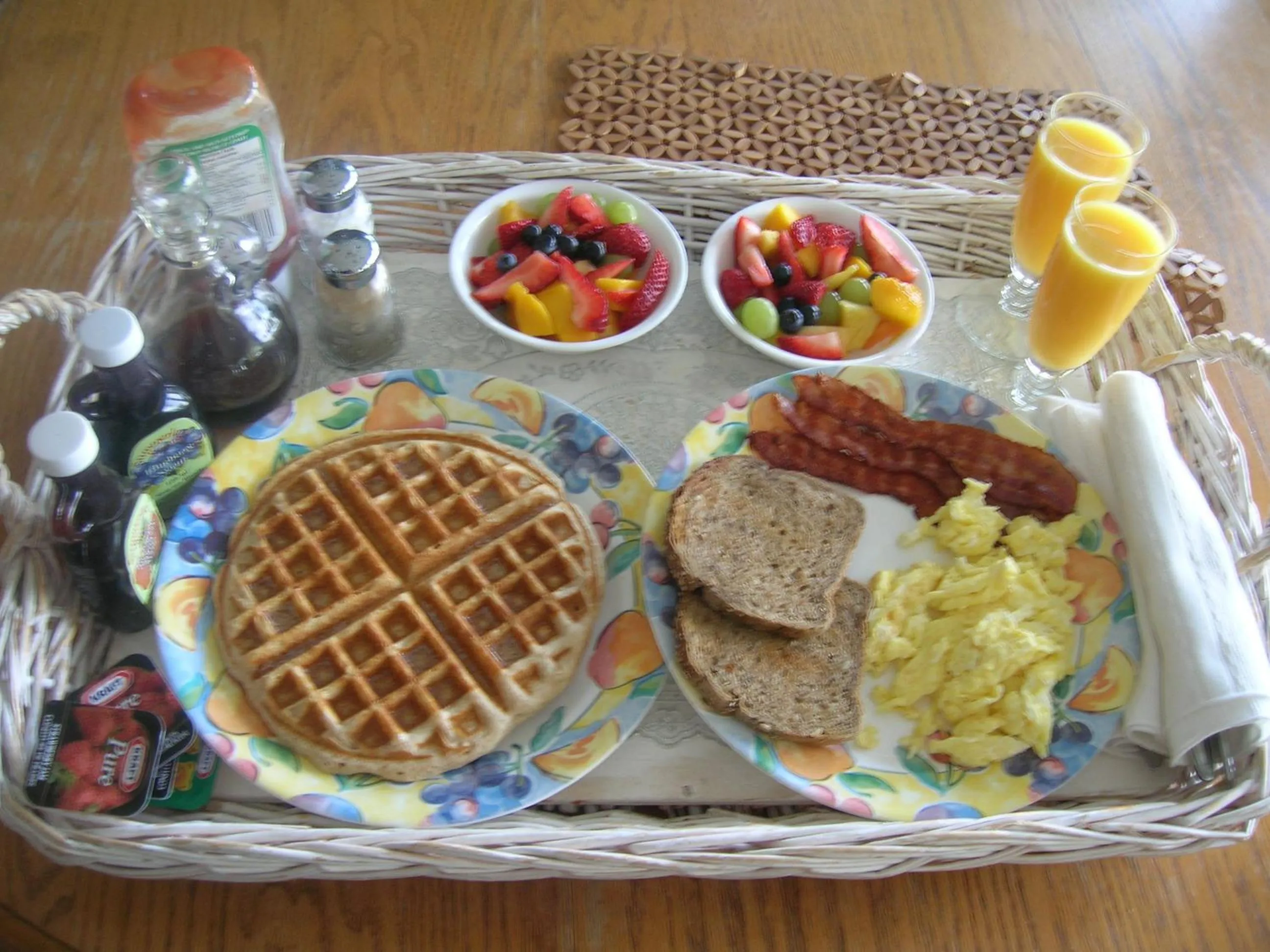 Breakfast in Davis Bay Bed & Breakfast