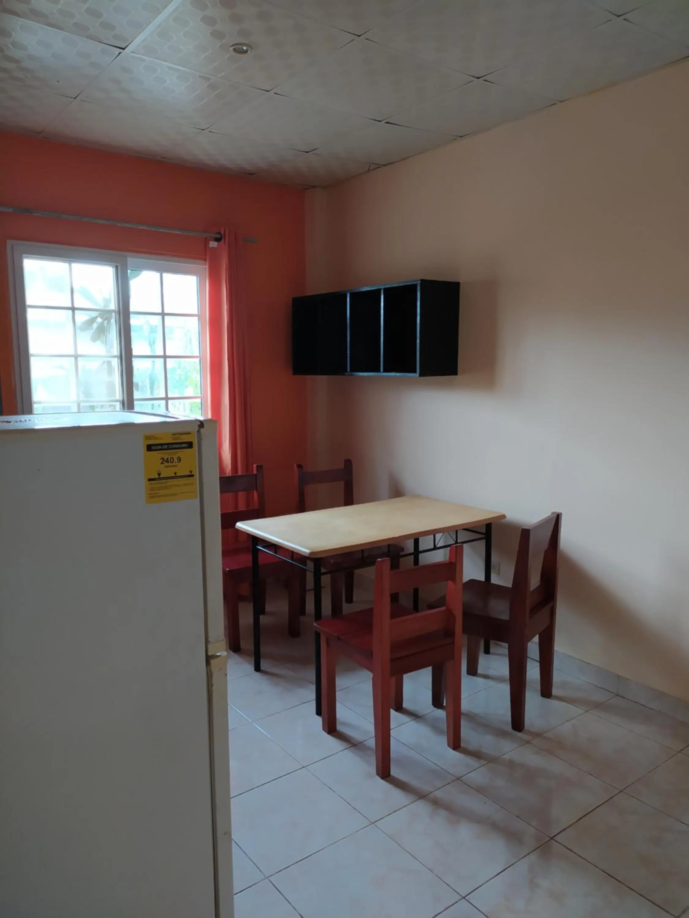 Dining area in Sun Havens Apartments & Suites