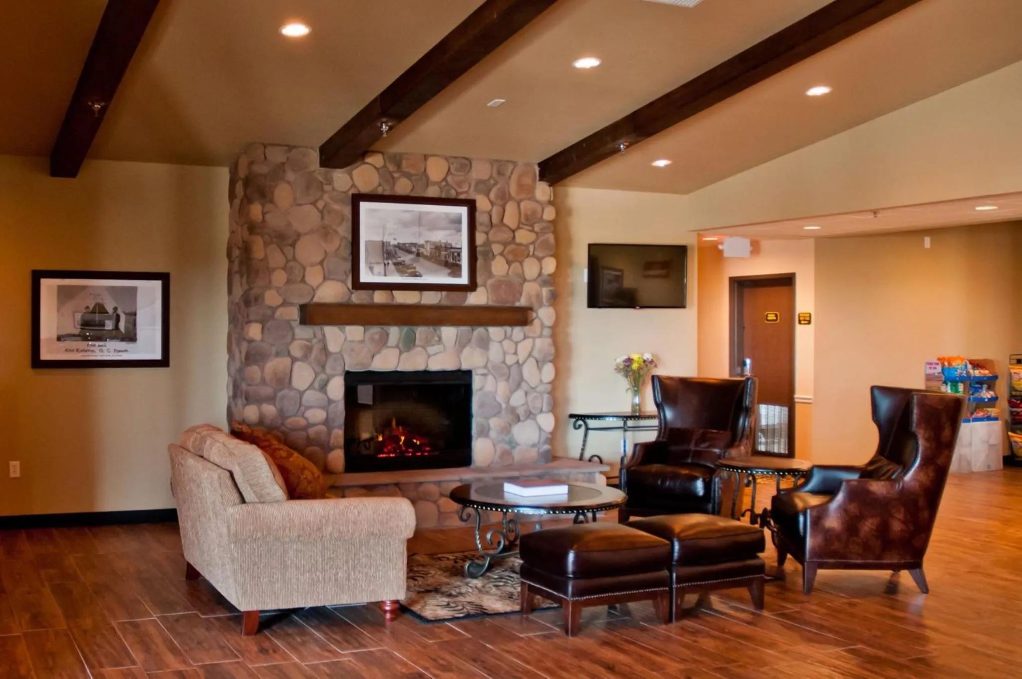 Photo of the whole room in Van Hook Territorial Inn