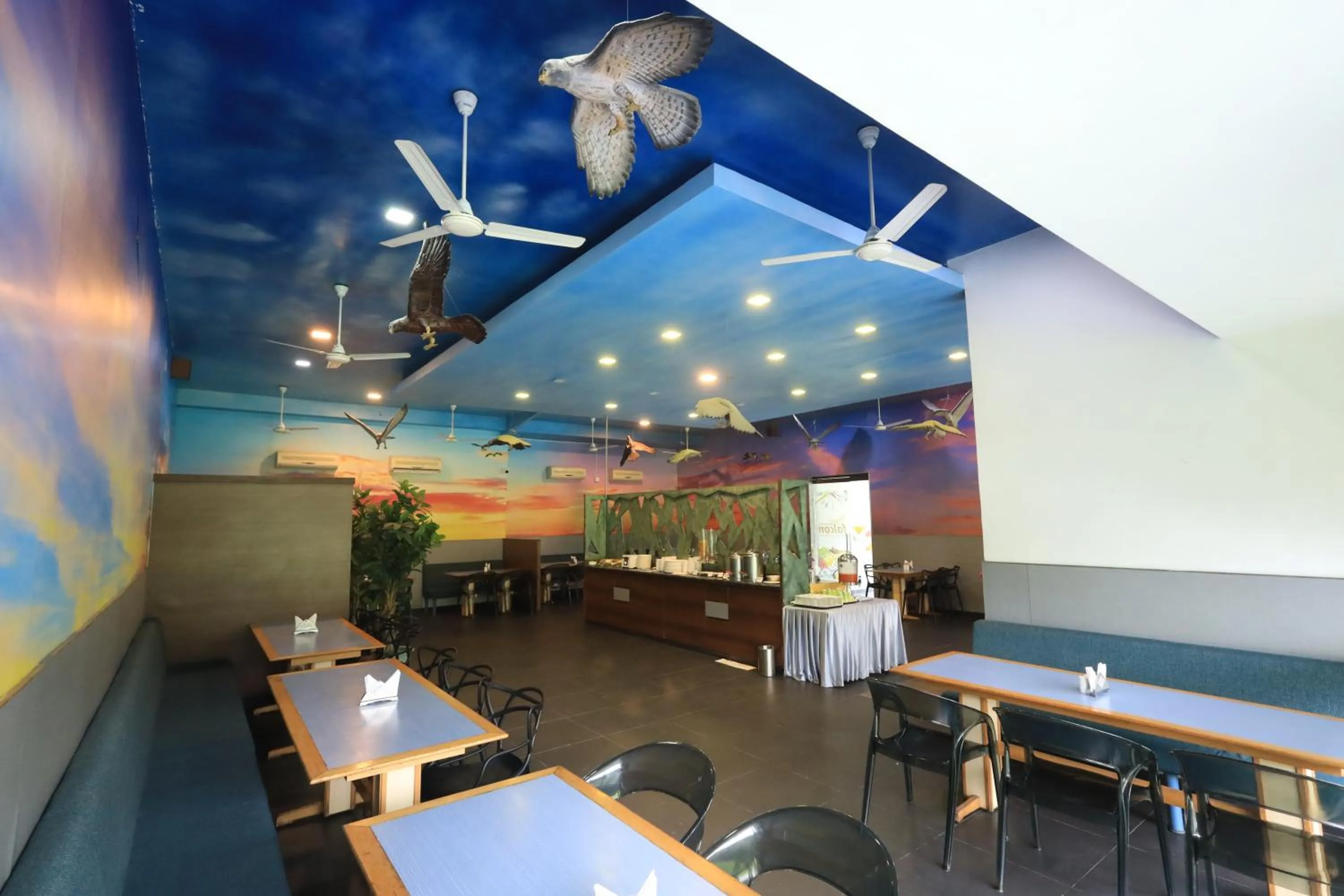 Restaurant/places to eat in Hummingbird Resort